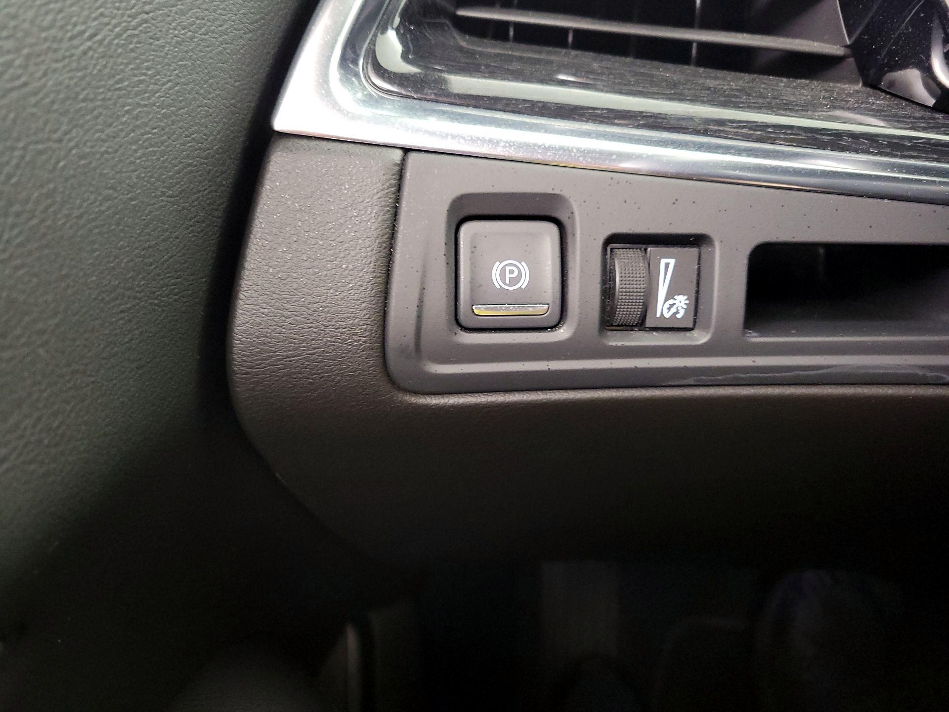 Thumbnail: 2022 Cadillac XT5 - 13