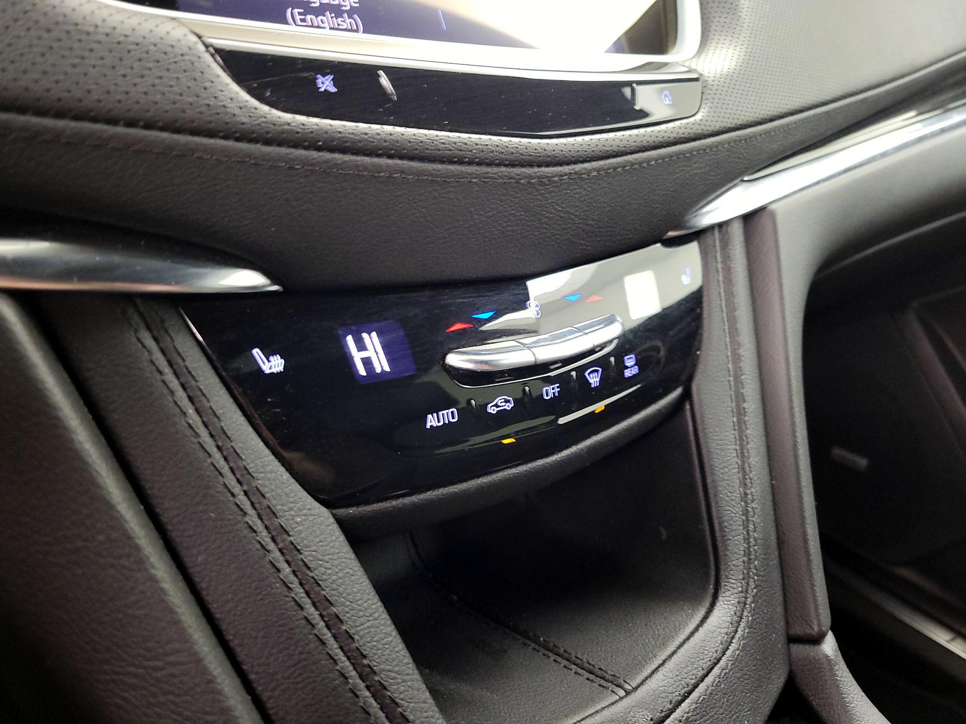 Thumbnail: 2022 Cadillac XT5 - 16