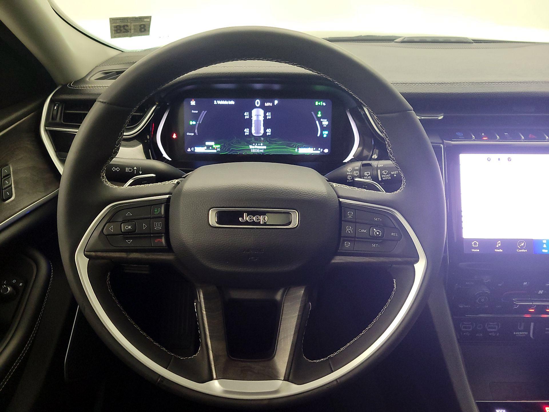 Thumbnail: 2023 Jeep Grand Cherokee - 10