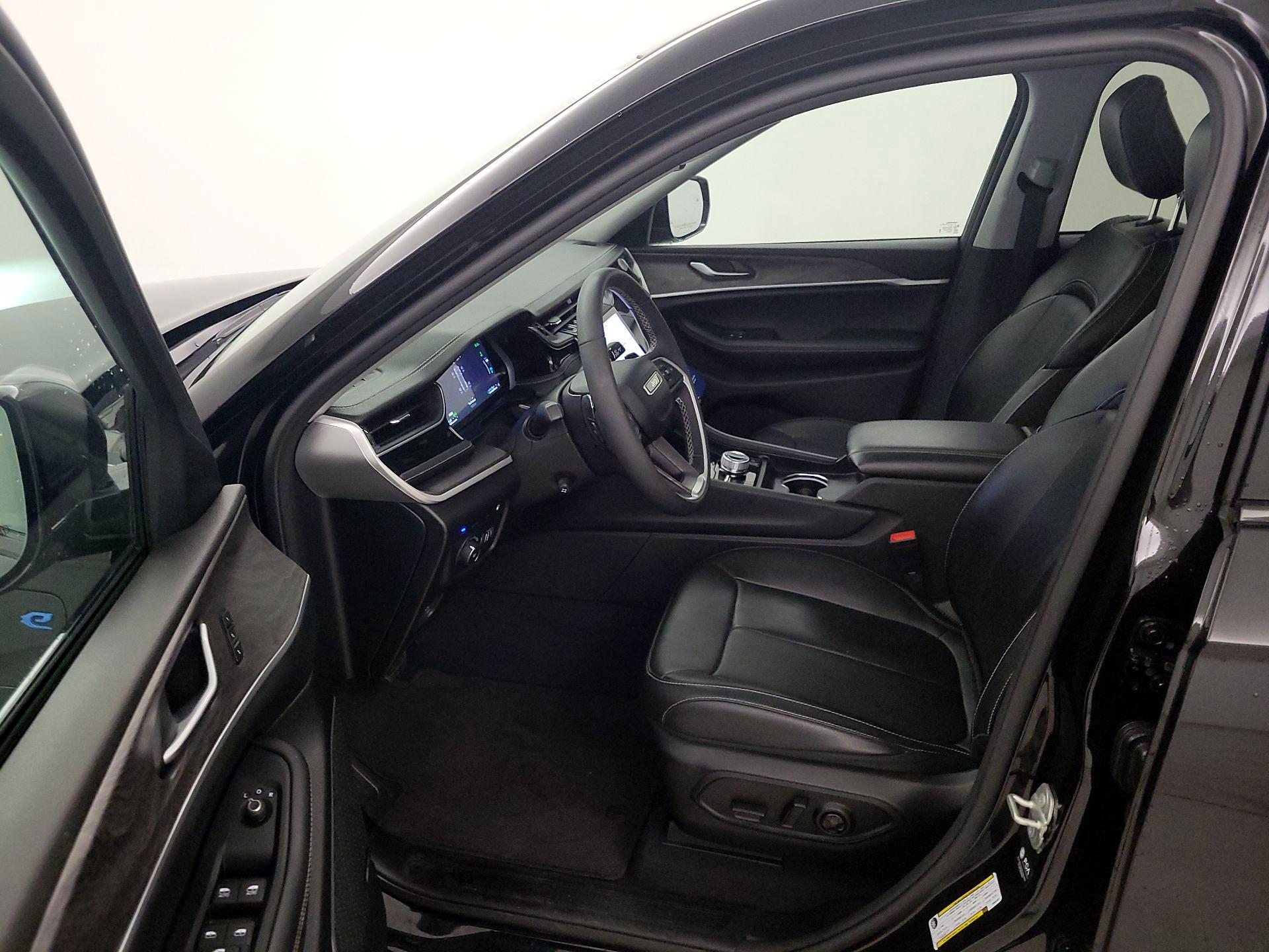 Thumbnail: 2023 Jeep Grand Cherokee - 11