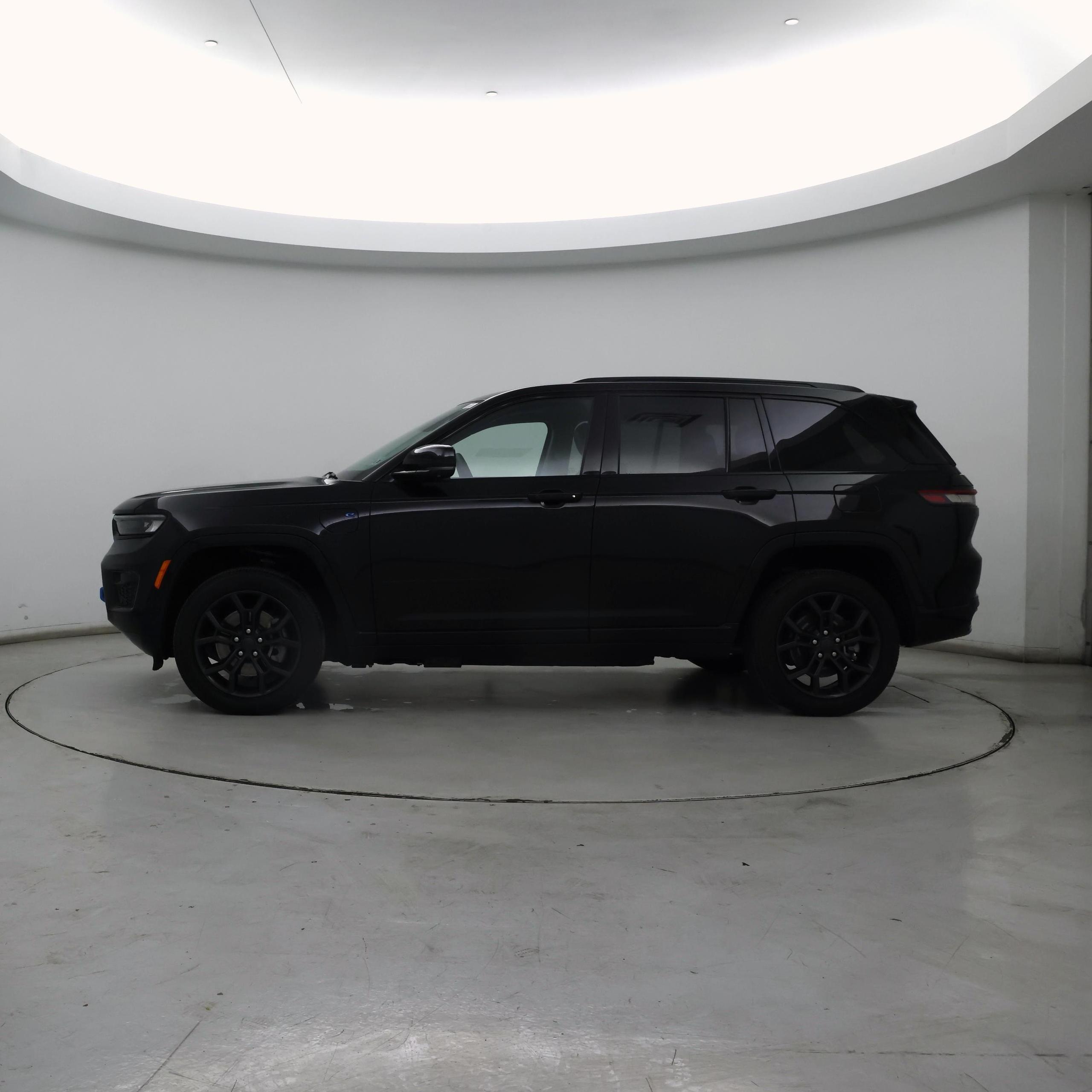 Thumbnail: 2023 Jeep Grand Cherokee - 3