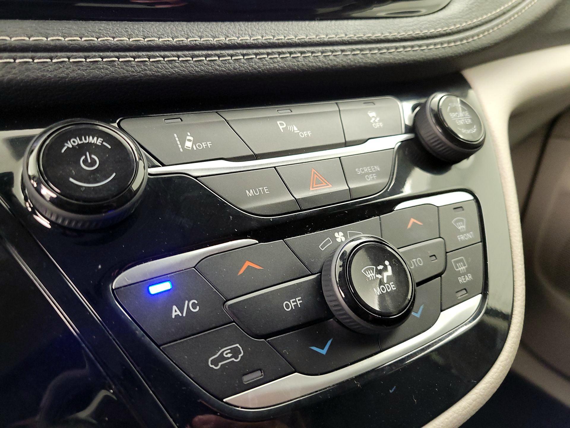 Thumbnail: 2022 Chrysler Pacifica - 16