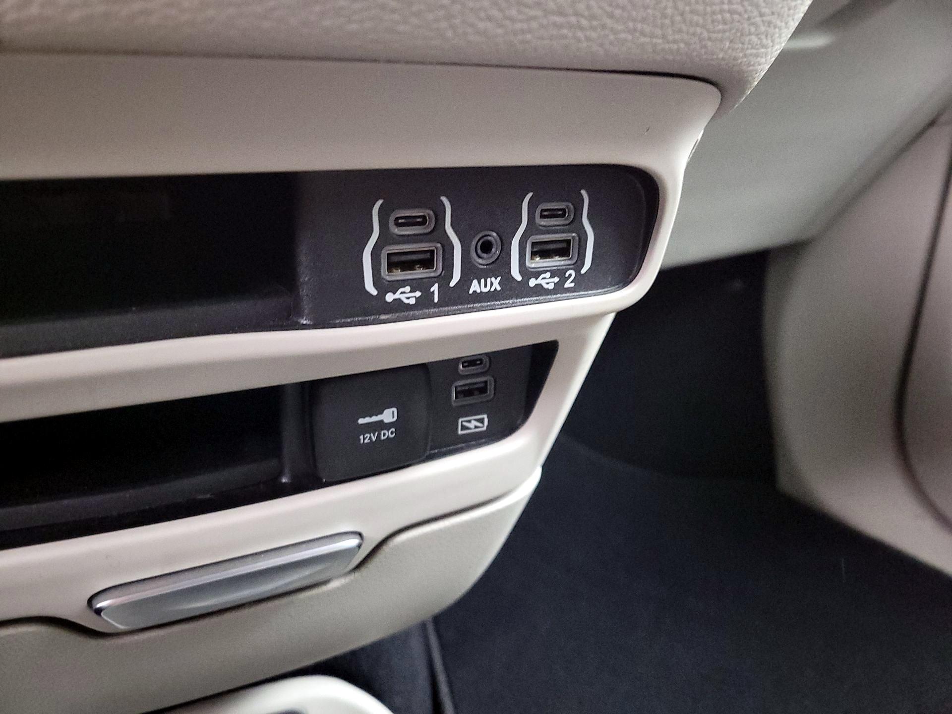 Thumbnail: 2022 Chrysler Pacifica - 18