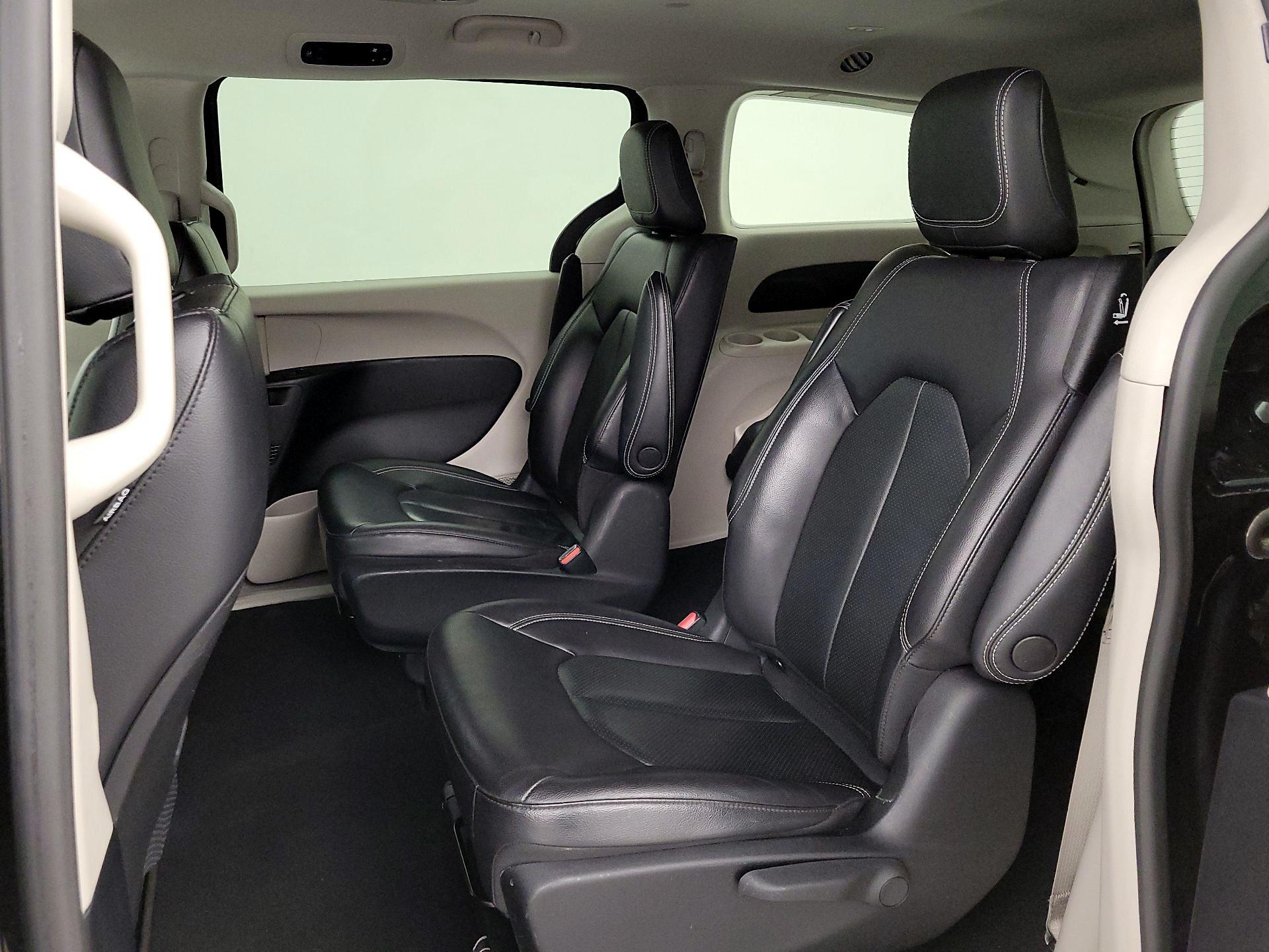 Thumbnail: 2022 Chrysler Pacifica - 19