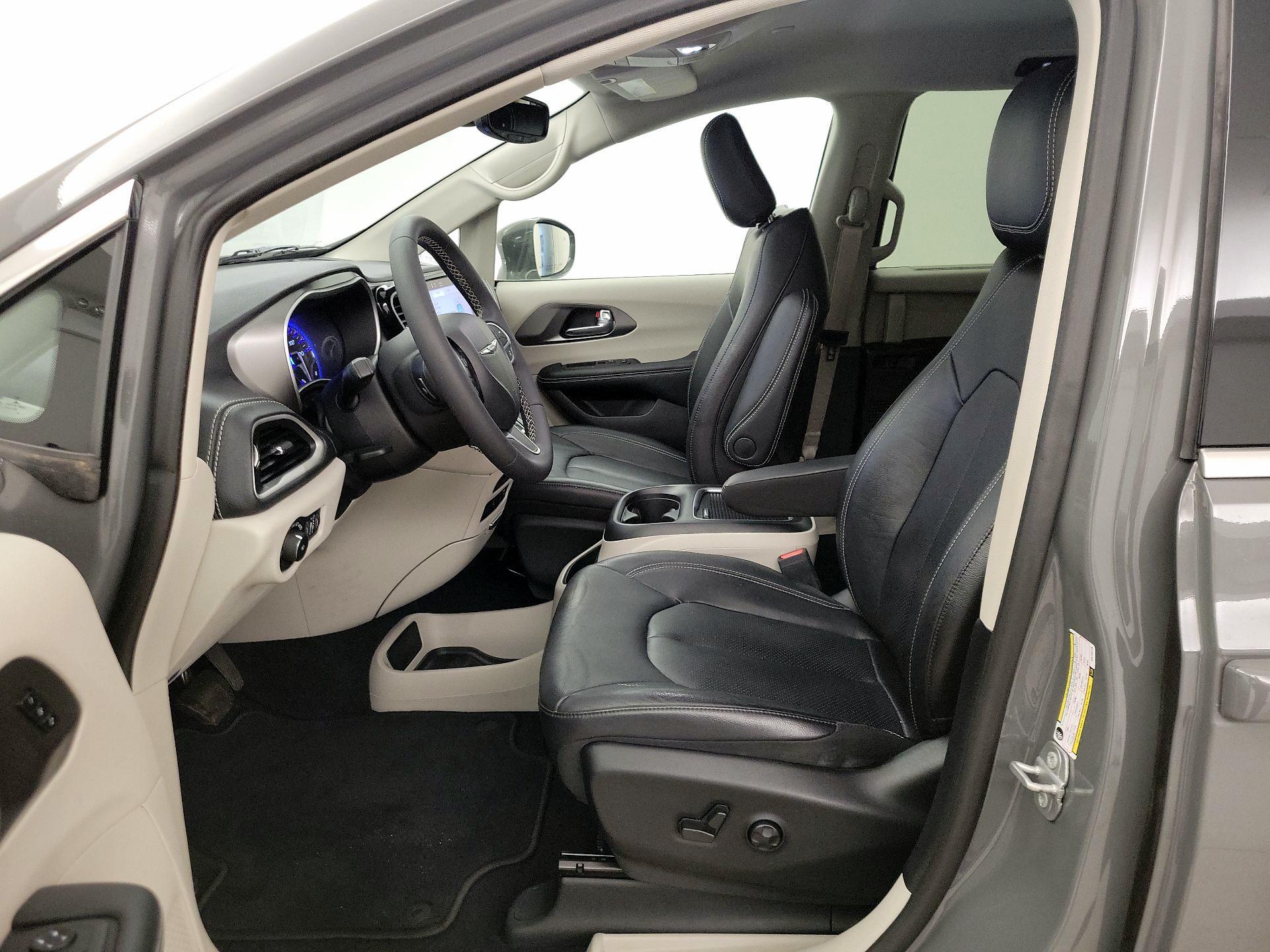 Thumbnail: 2022 Chrysler Pacifica - 11