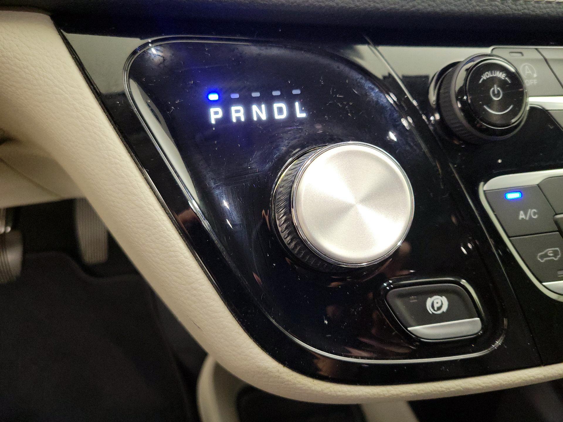 Thumbnail: 2022 Chrysler Pacifica - 17