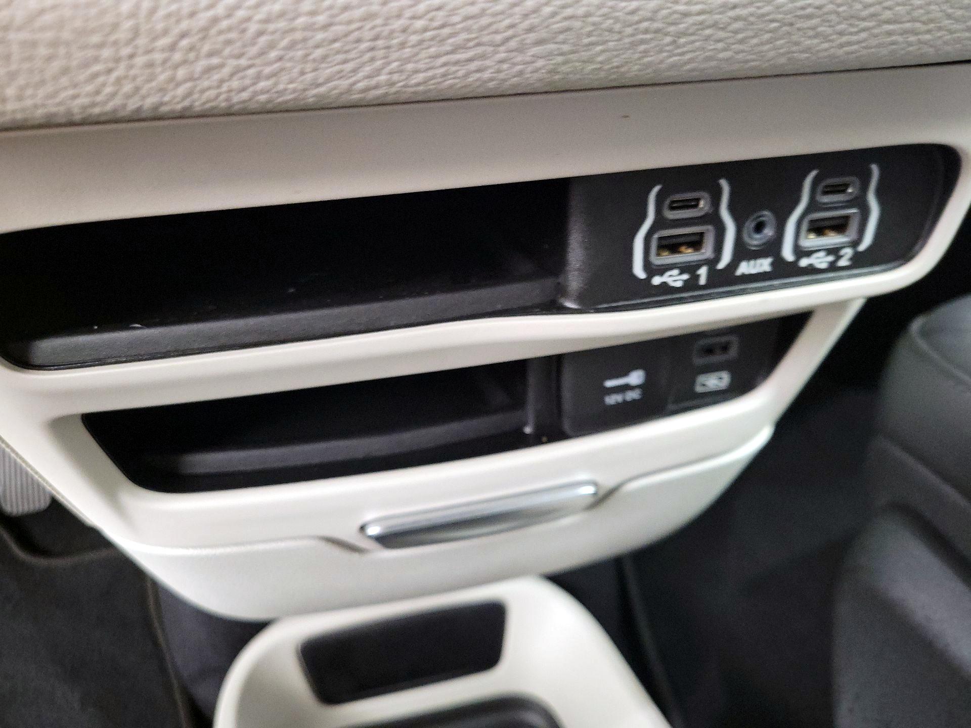 Thumbnail: 2022 Chrysler Pacifica - 18