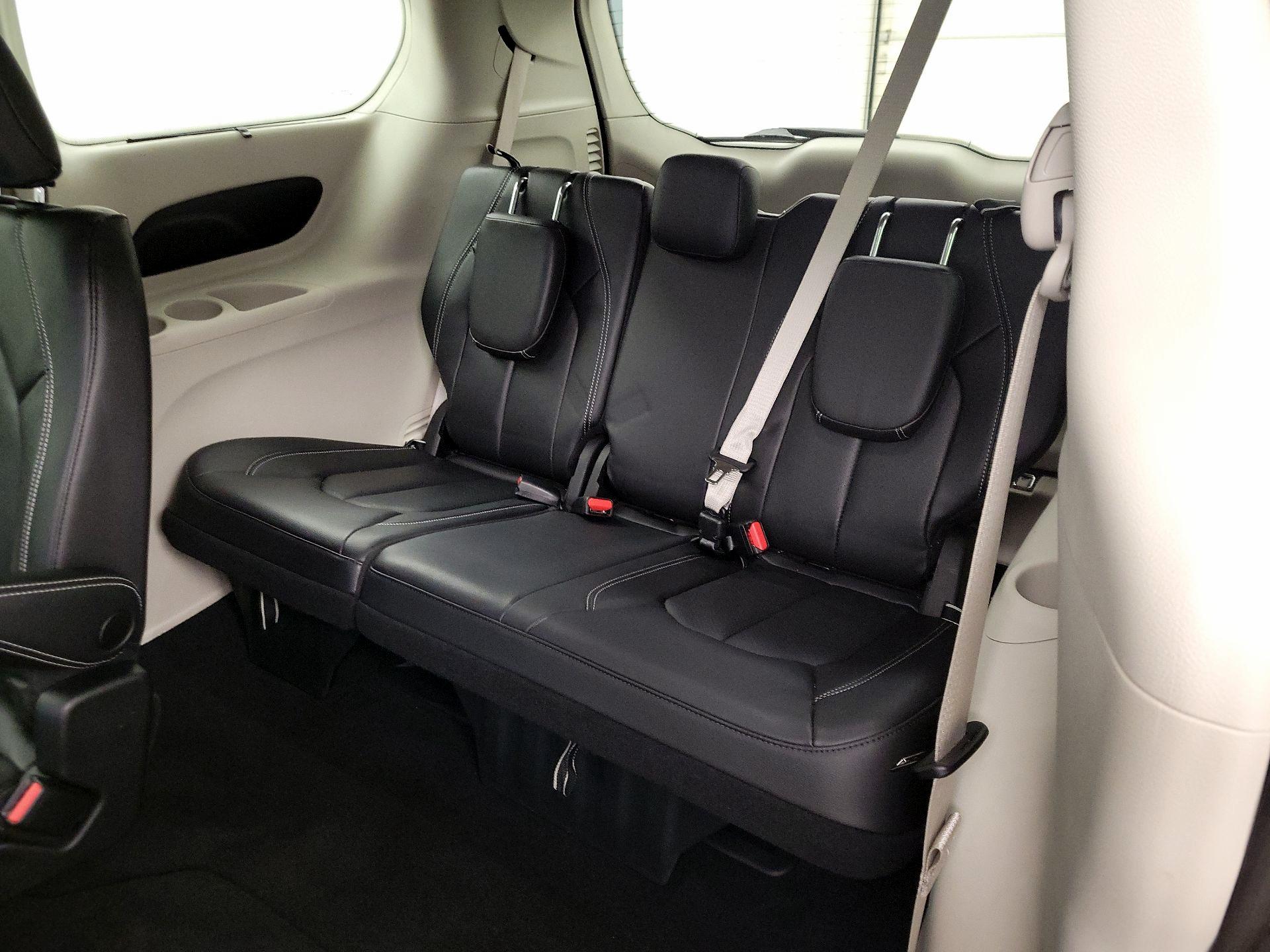 Thumbnail: 2022 Chrysler Pacifica - 20