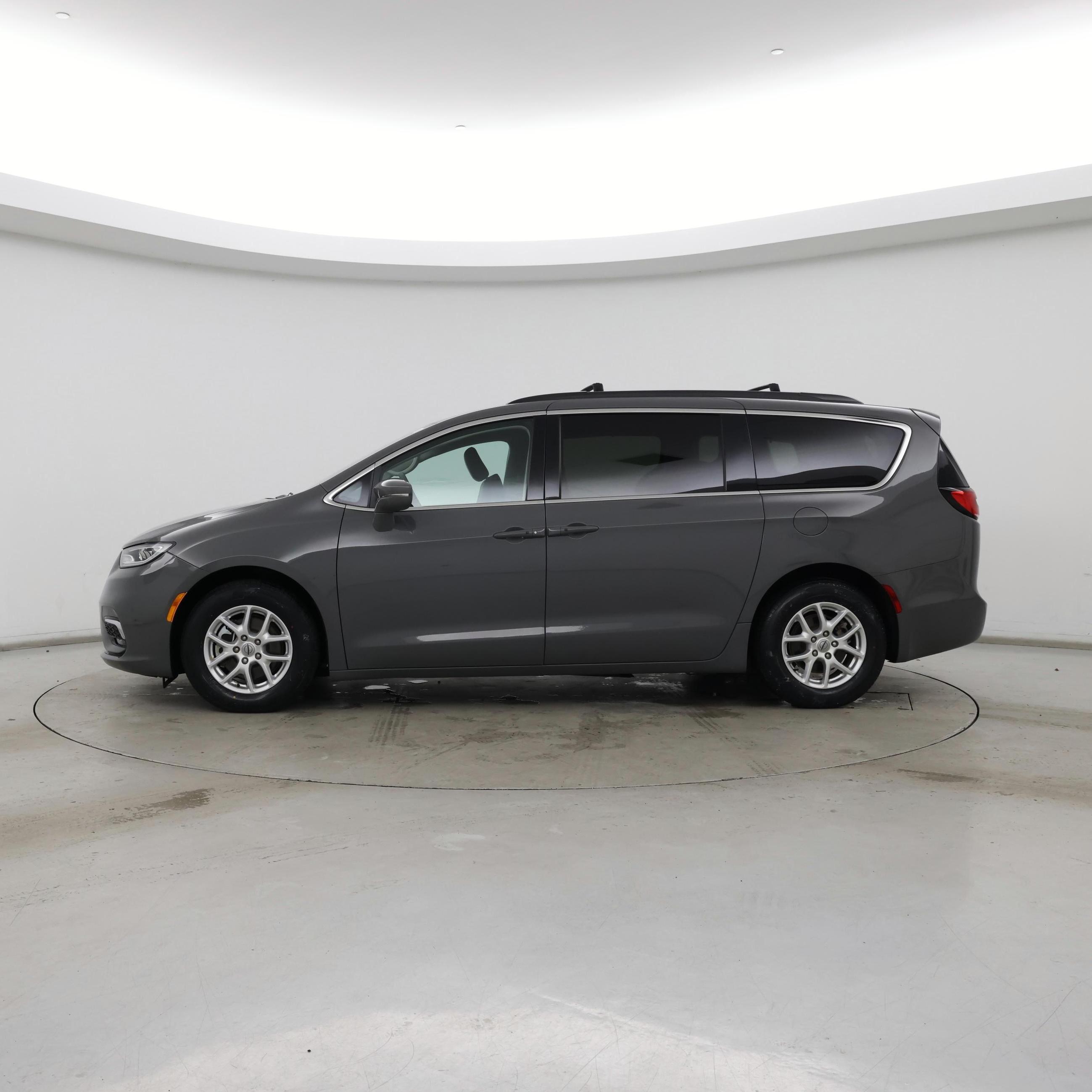 Thumbnail: 2022 Chrysler Pacifica - 3