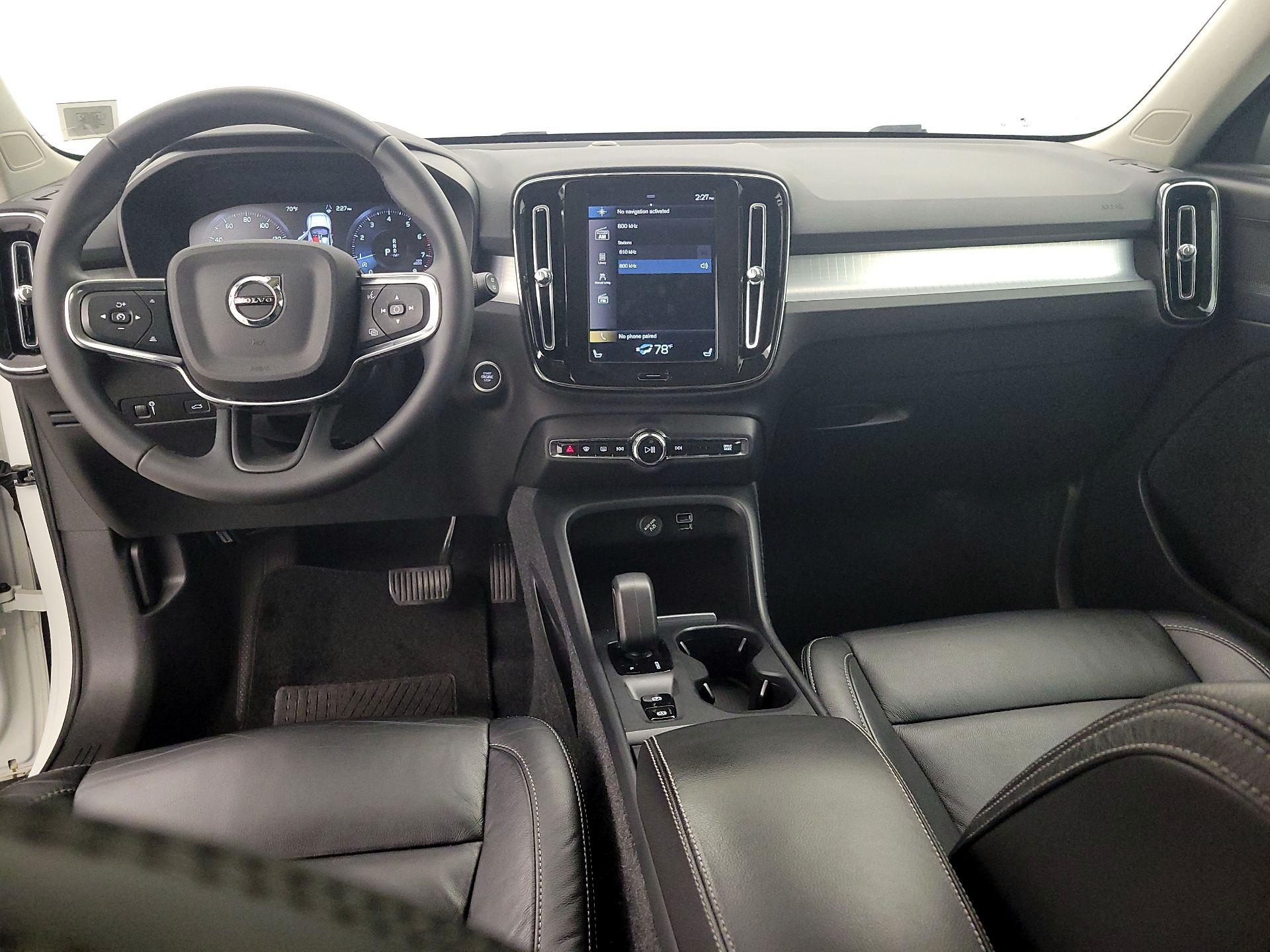 Thumbnail: 2022 Volvo XC40 - 9