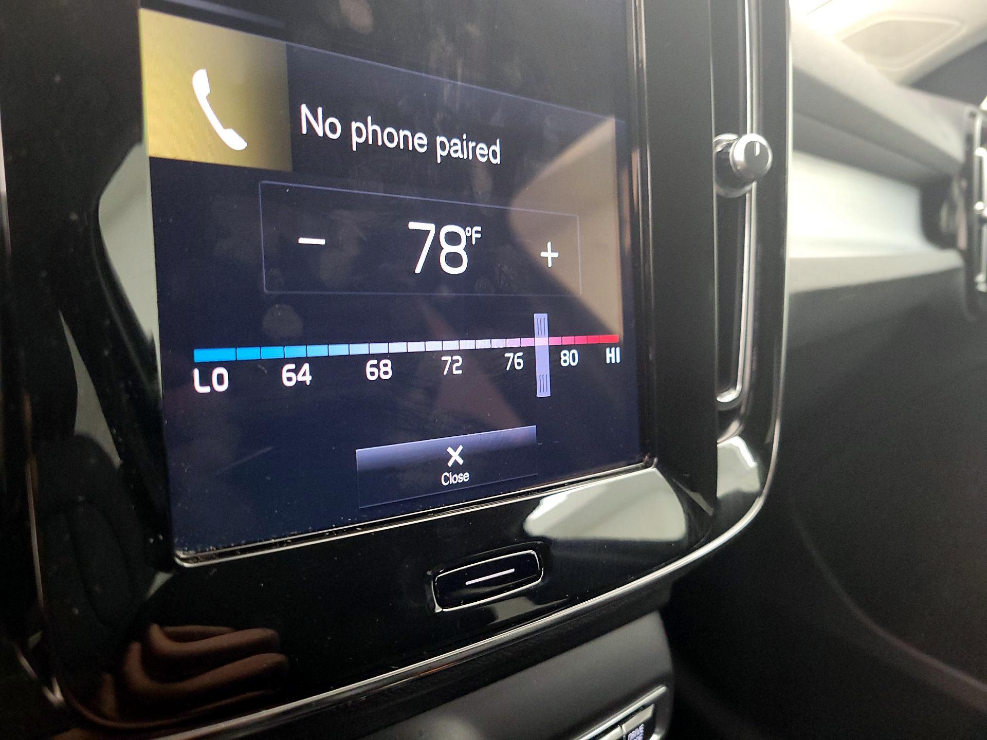 Thumbnail: 2022 Volvo XC40 - 16