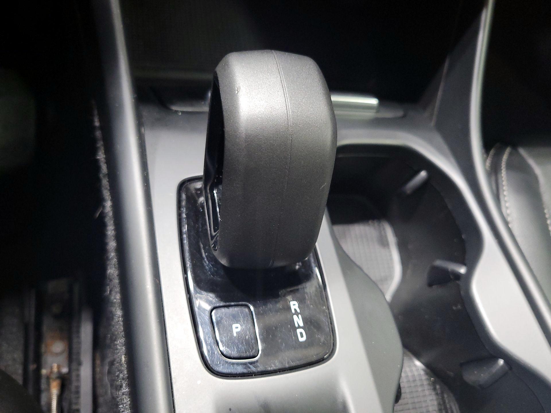 Thumbnail: 2022 Volvo XC40 - 17