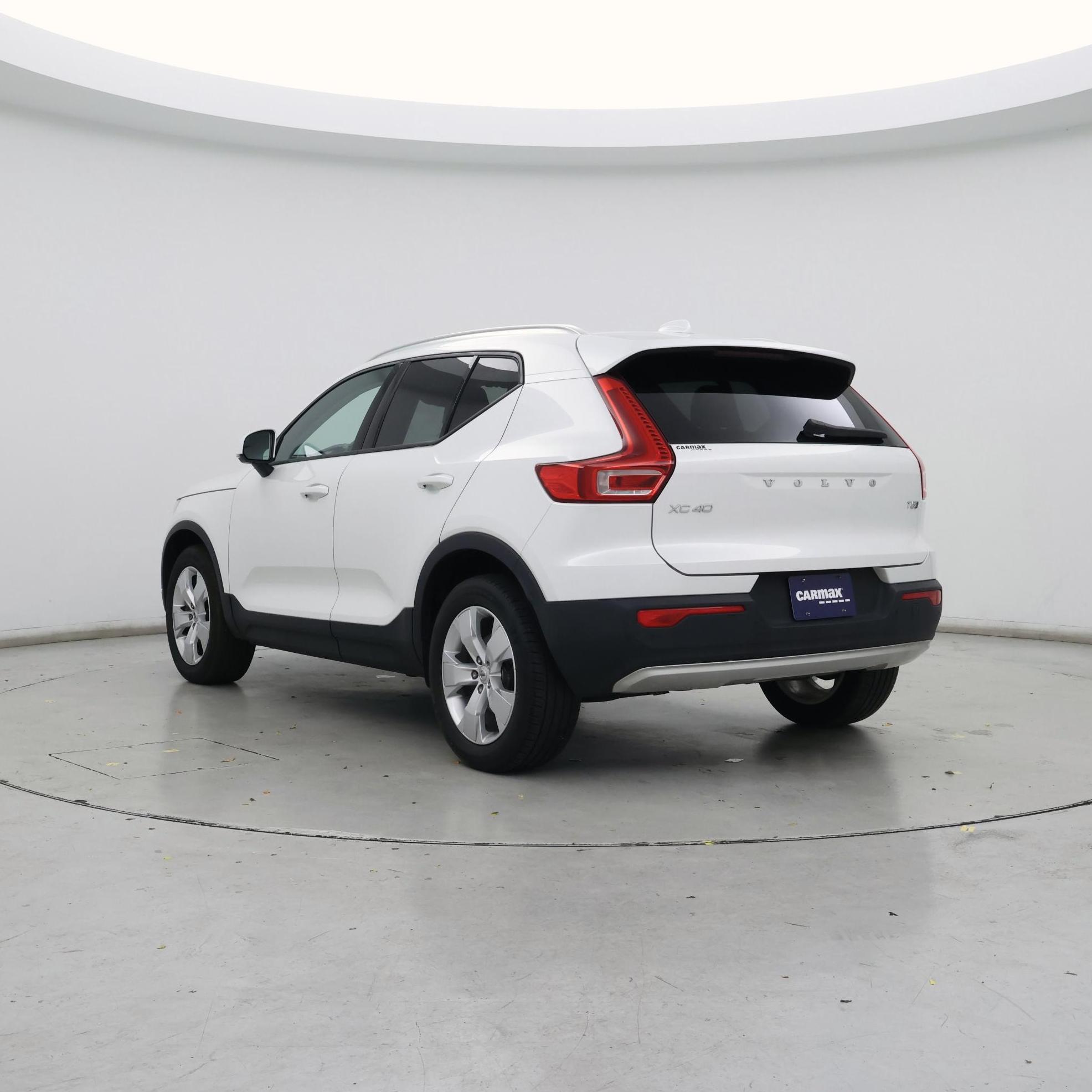 Thumbnail: 2022 Volvo XC40 - 2
