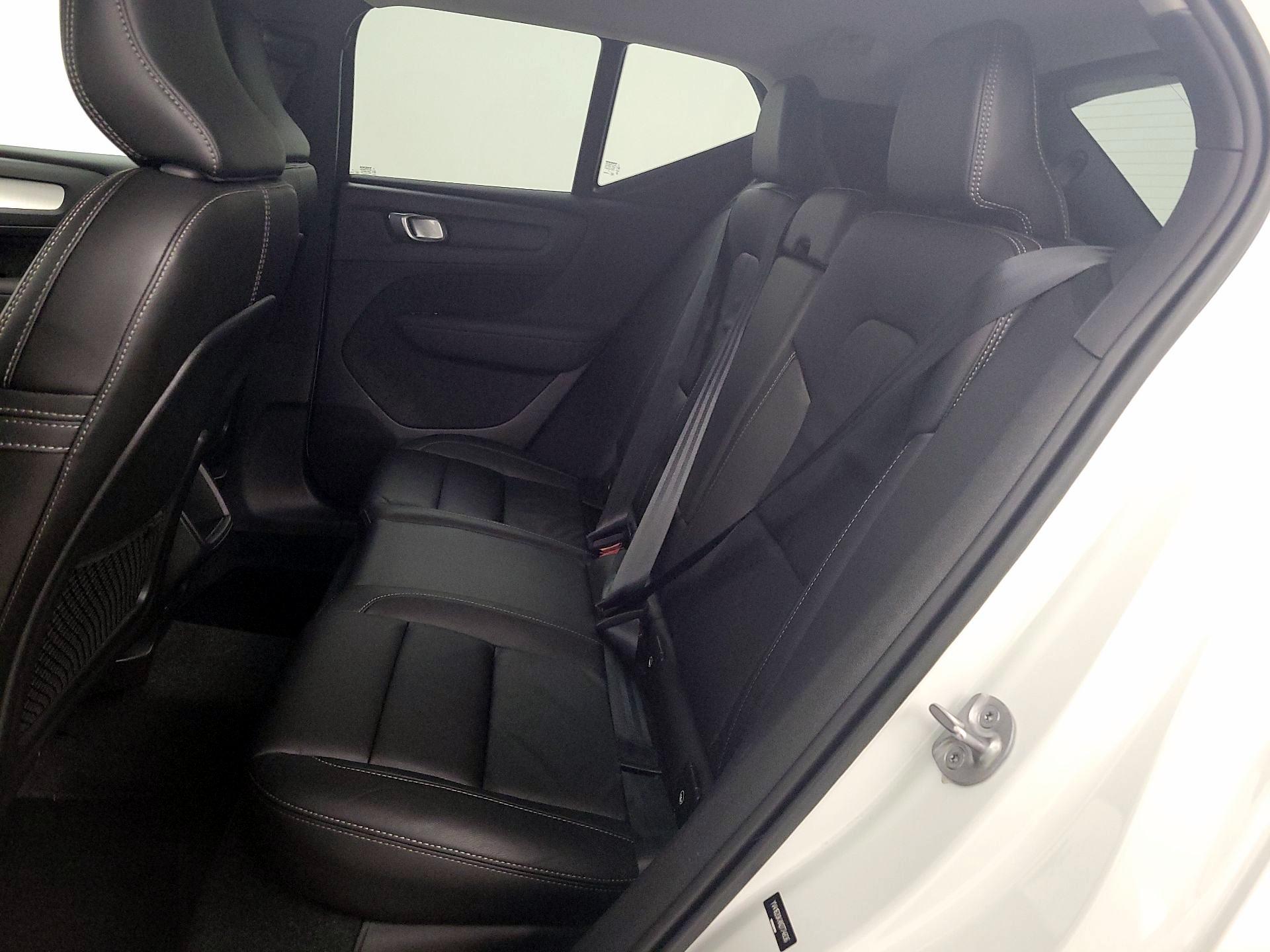 Thumbnail: 2022 Volvo XC40 - 19