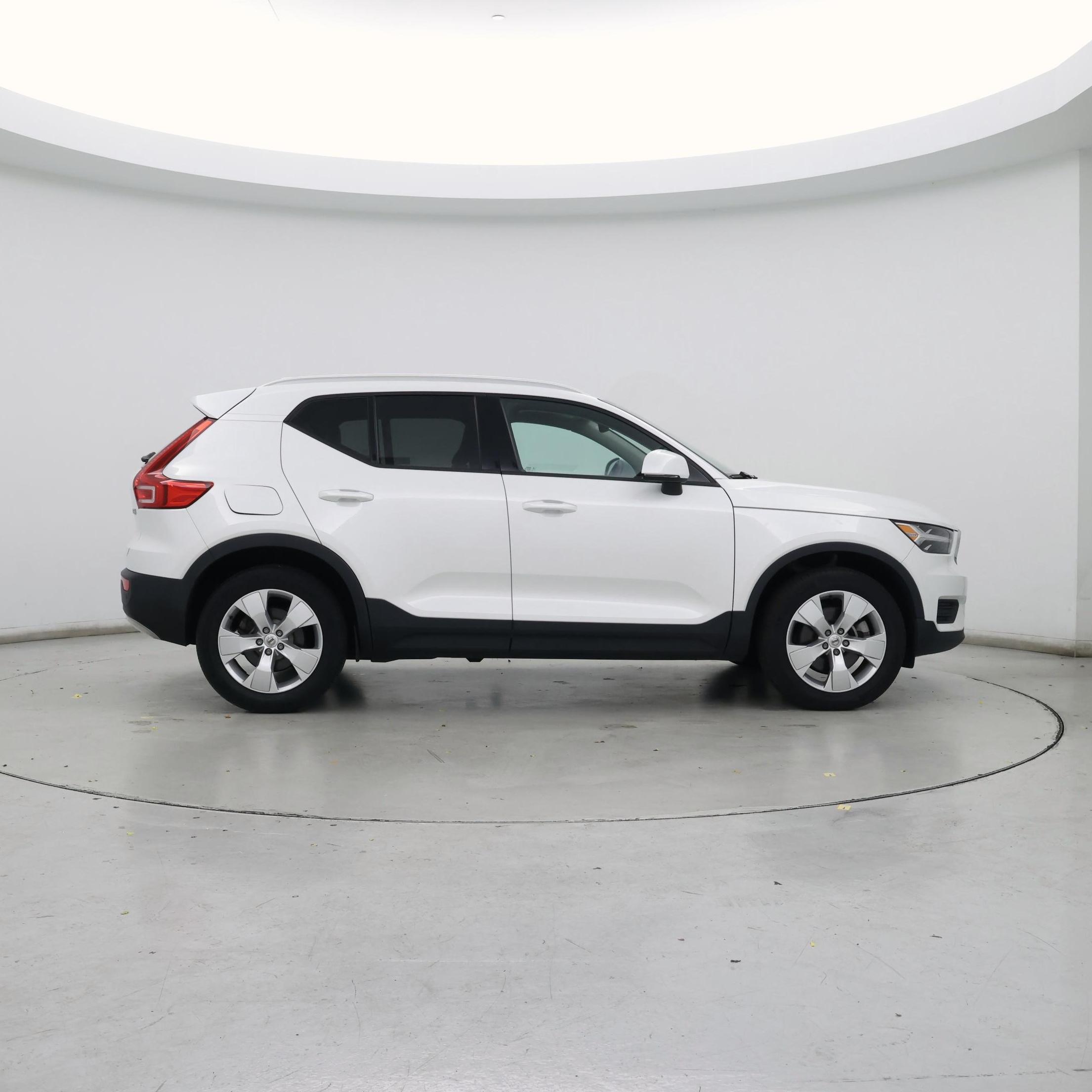 Thumbnail: 2022 Volvo XC40 - 7