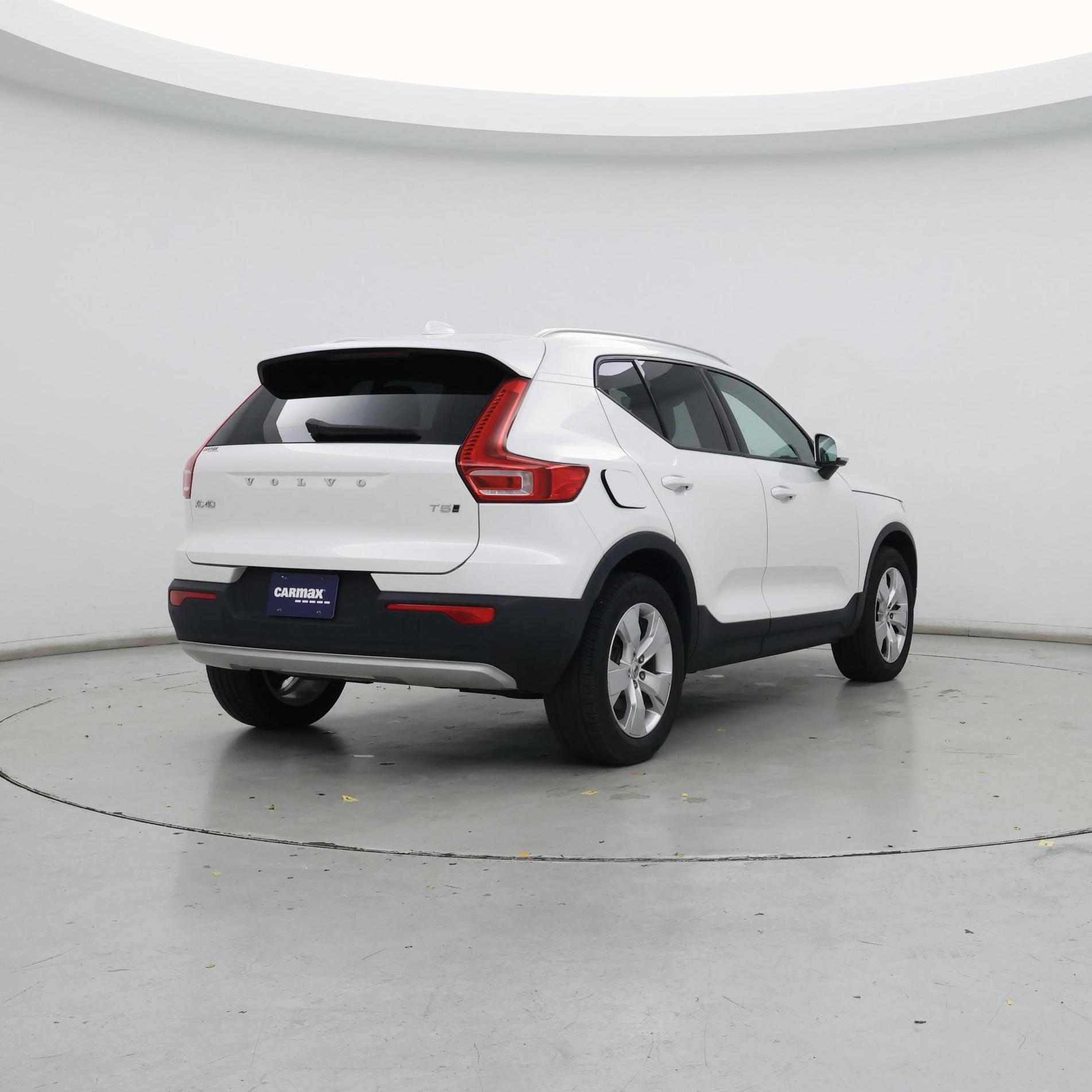 Thumbnail: 2022 Volvo XC40 - 8