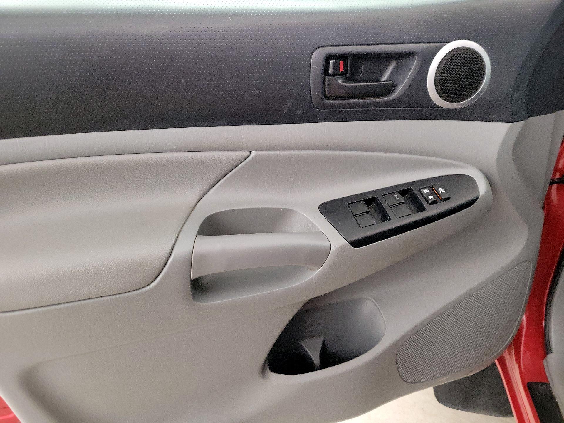 Thumbnail: 2015 Toyota Tacoma - 12