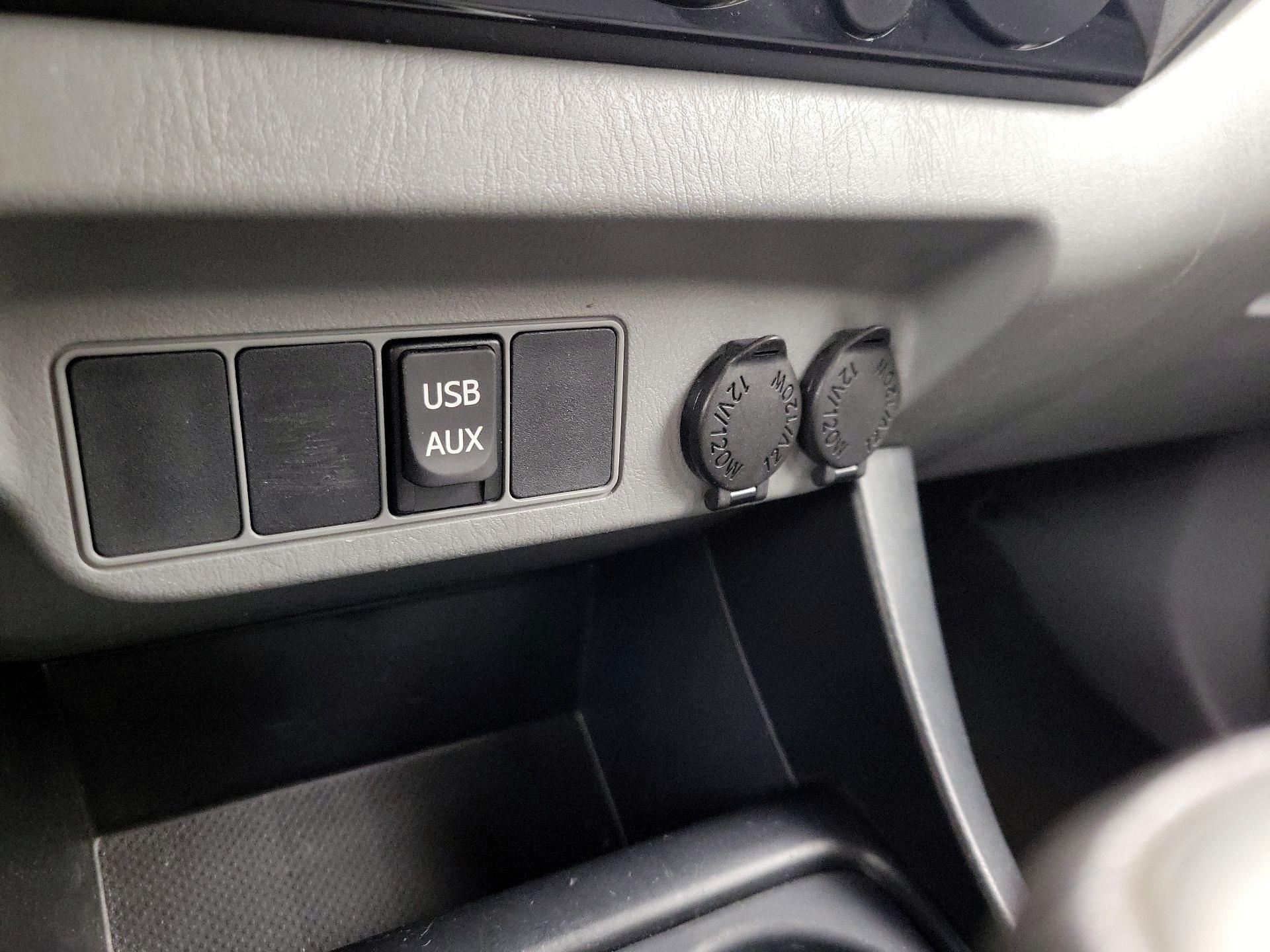 Thumbnail: 2015 Toyota Tacoma - 18