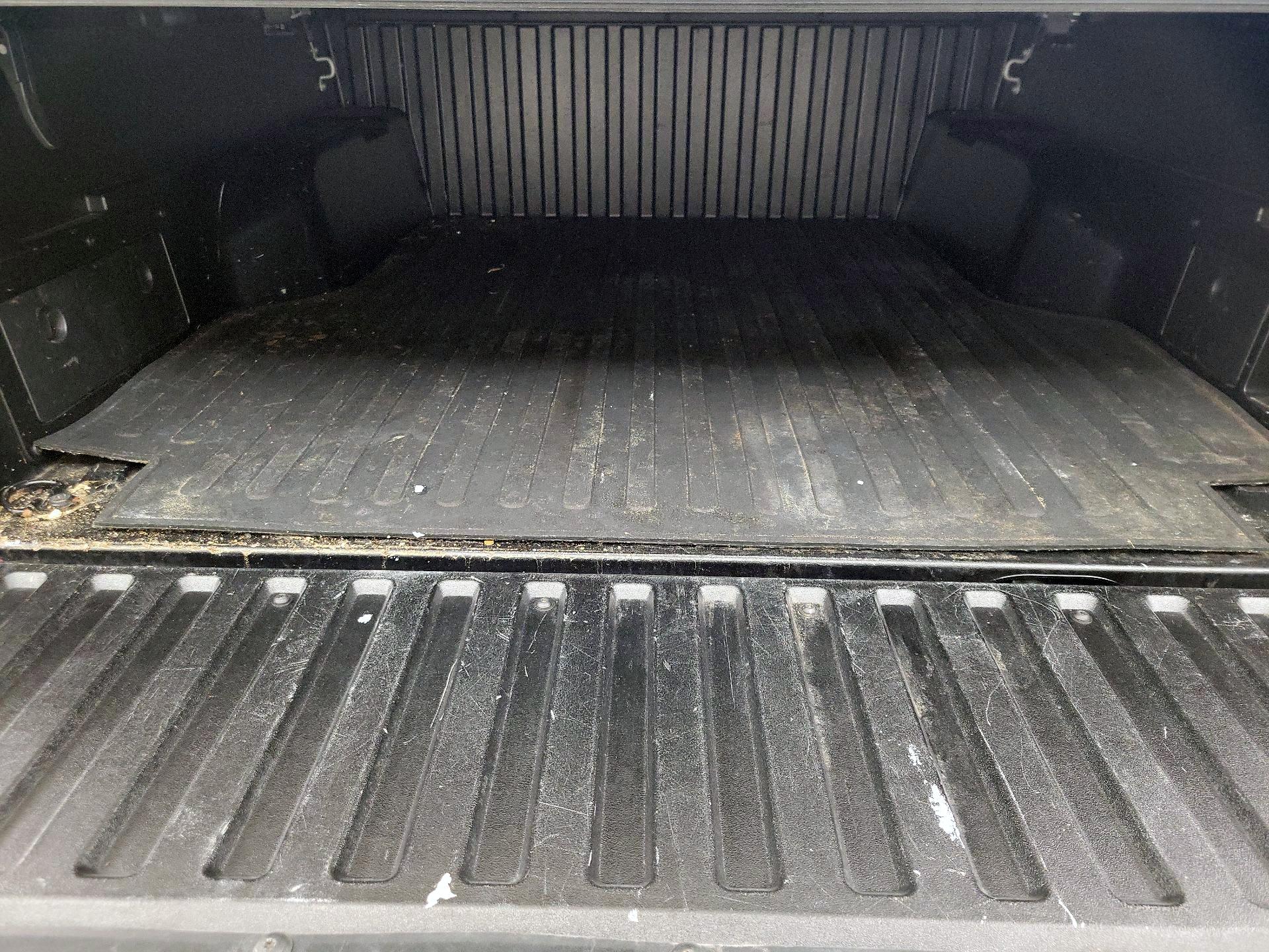 Thumbnail: 2015 Toyota Tacoma - 20