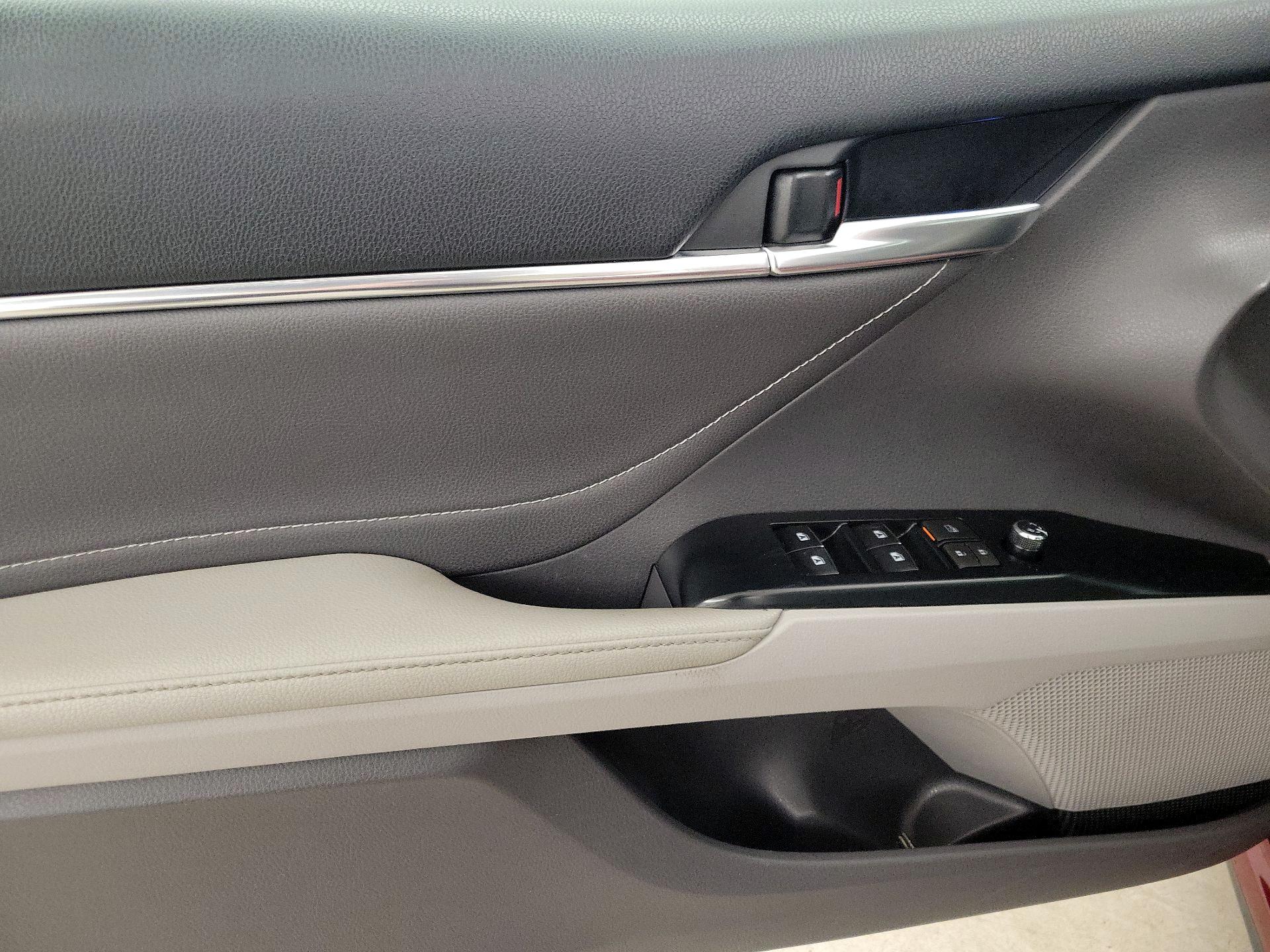 Thumbnail: 2018 Toyota Camry - 12