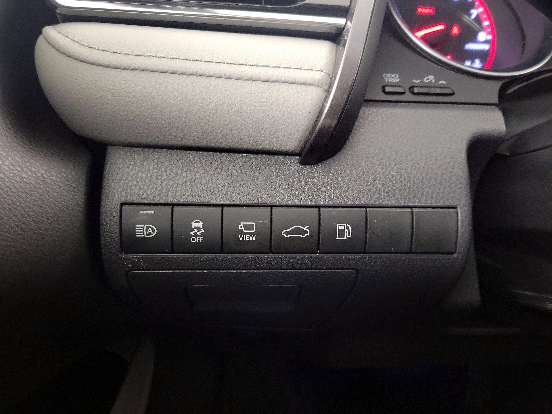 Thumbnail: 2018 Toyota Camry - 13