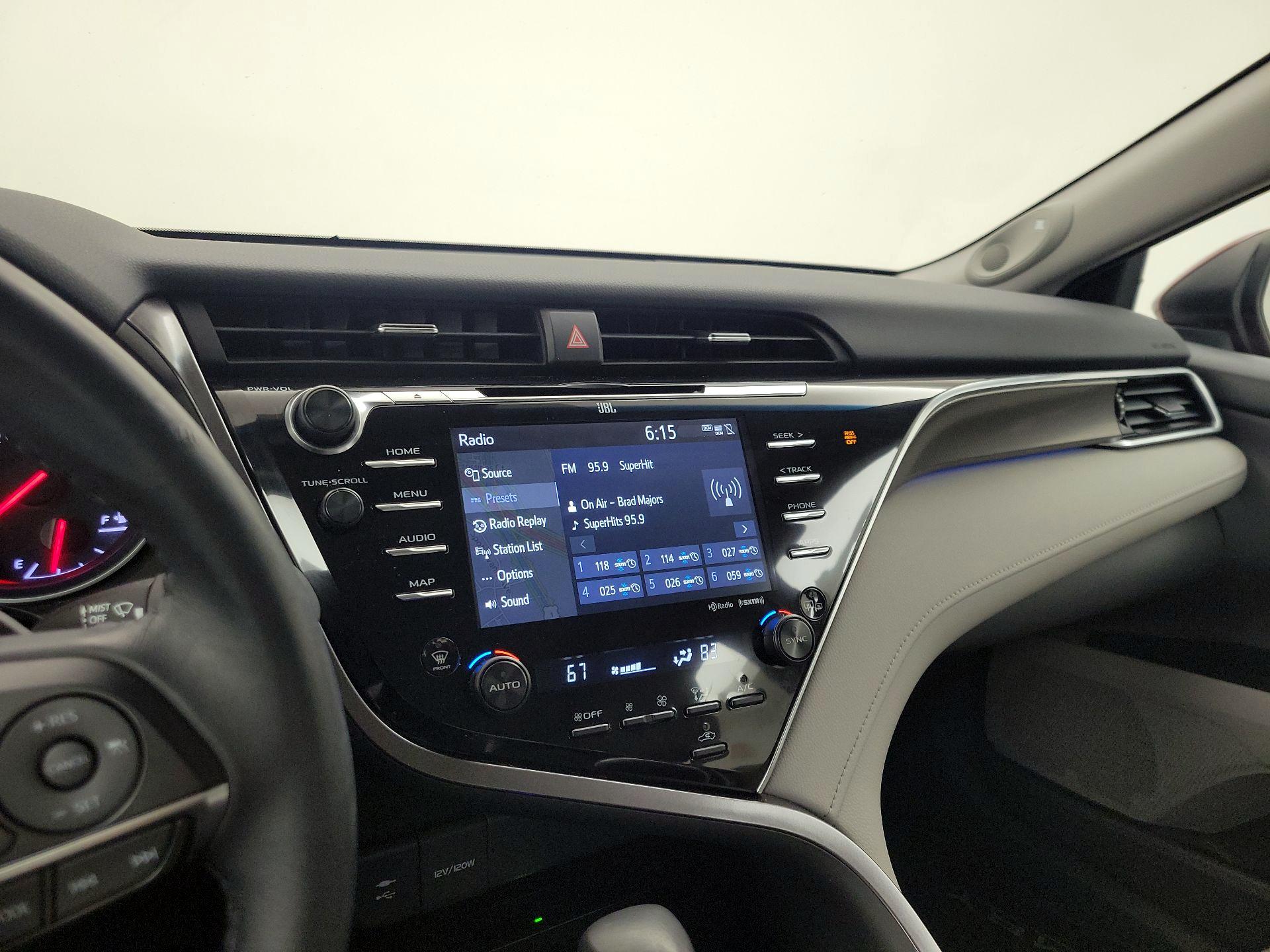 Thumbnail: 2018 Toyota Camry - 16