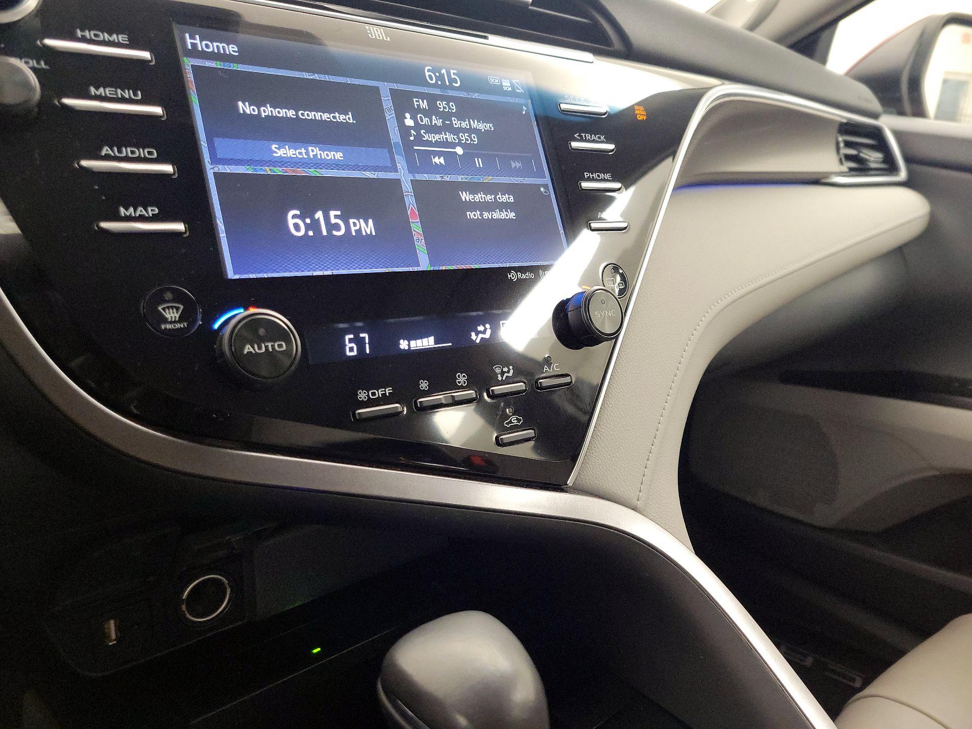 Thumbnail: 2018 Toyota Camry - 17