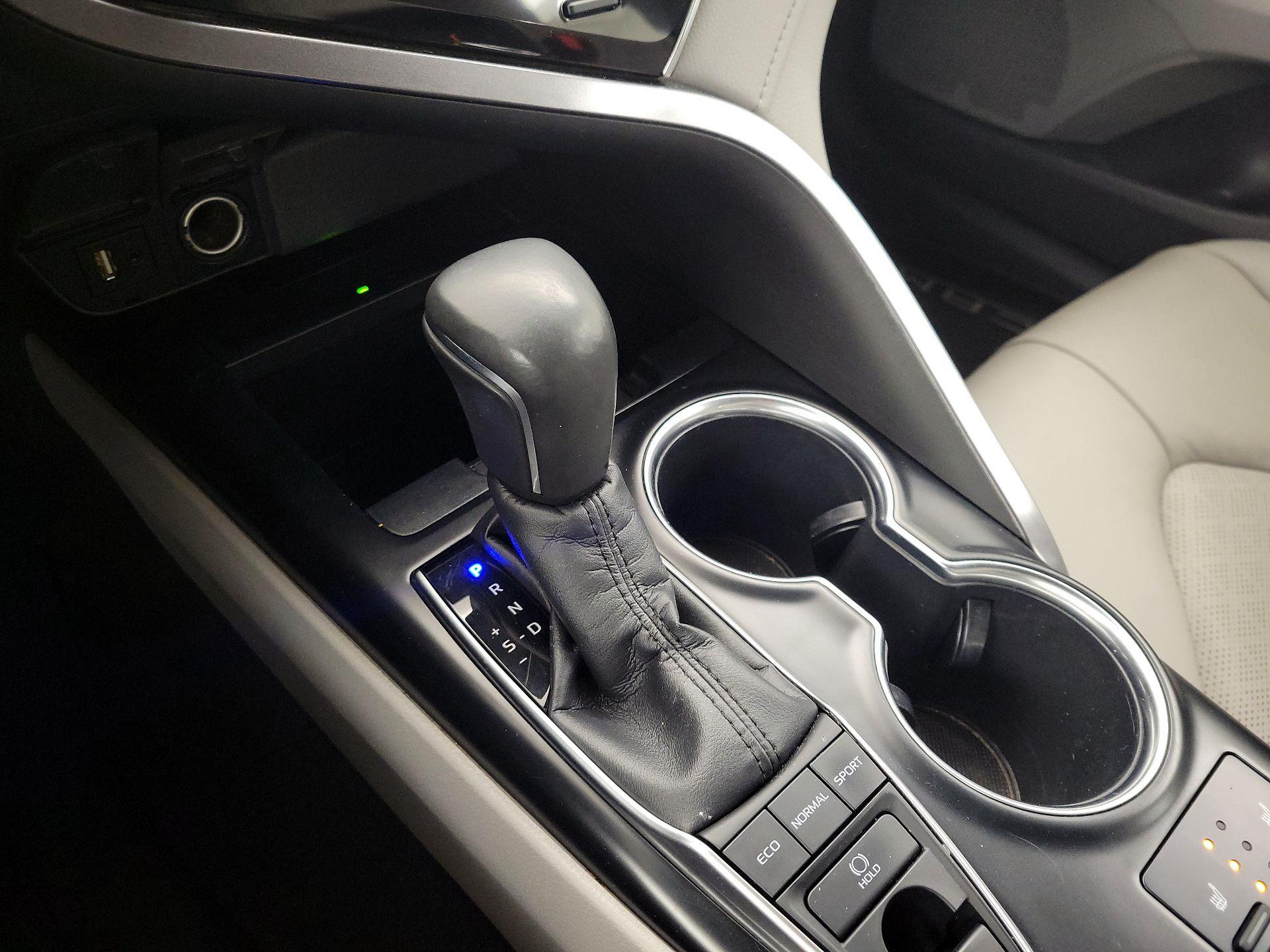 Thumbnail: 2018 Toyota Camry - 18