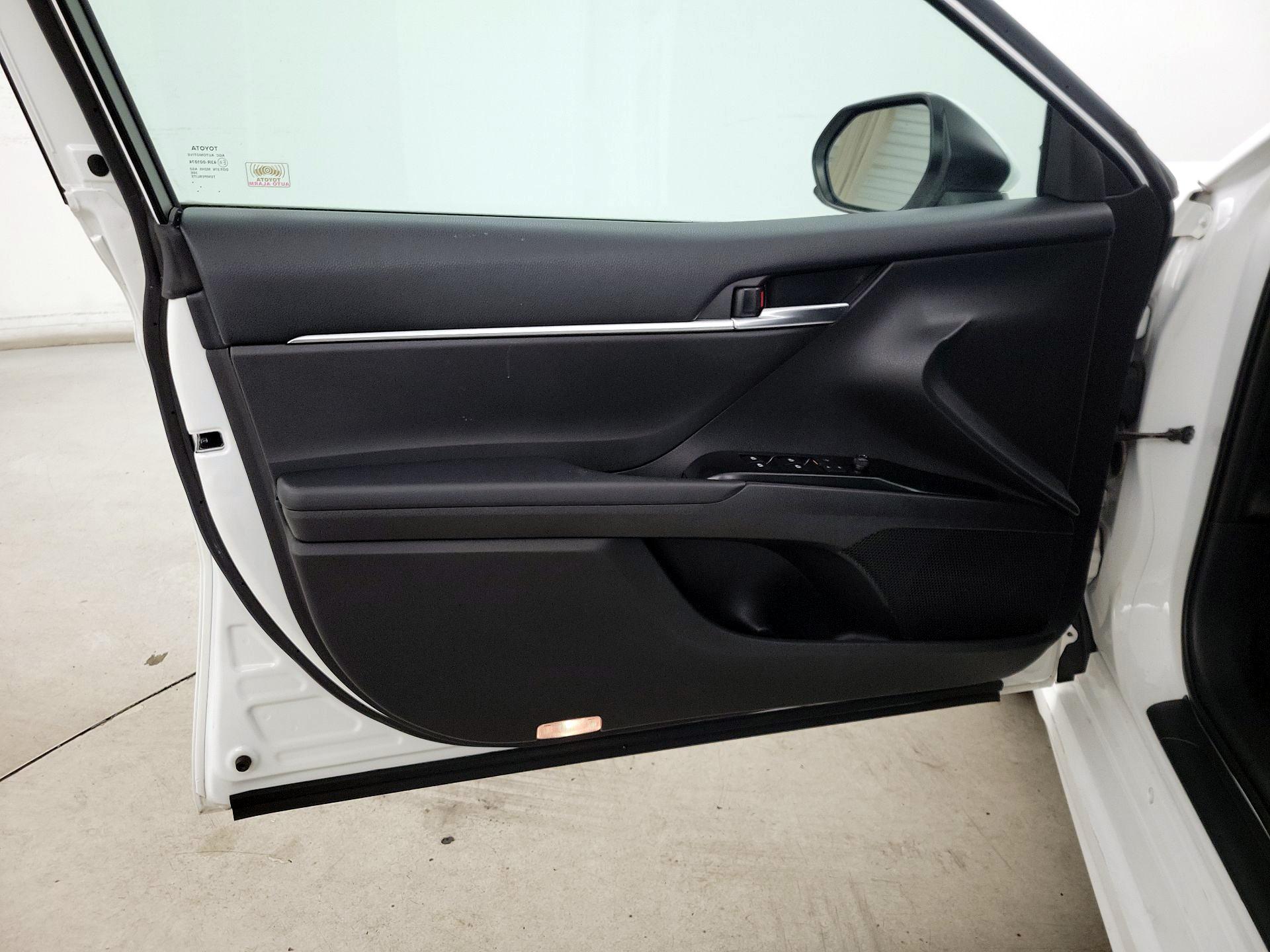 Thumbnail: 2018 Toyota Camry - 12