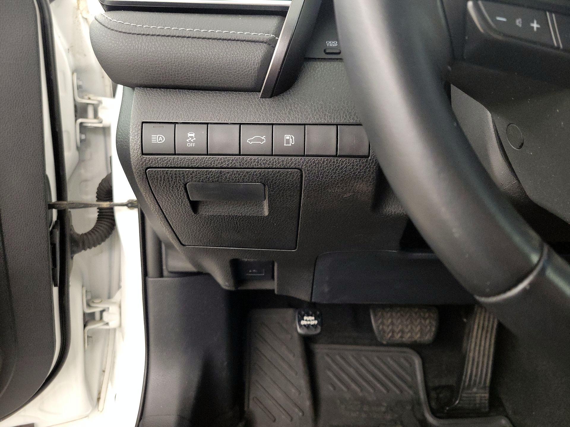 Thumbnail: 2018 Toyota Camry - 13