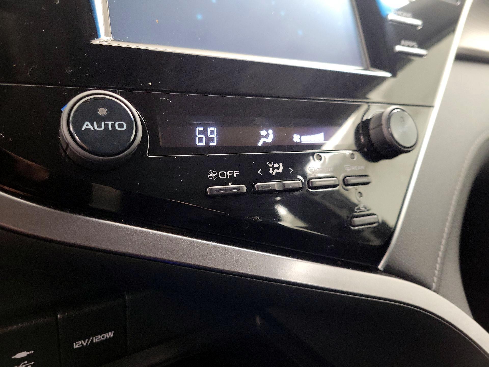 Thumbnail: 2018 Toyota Camry - 16