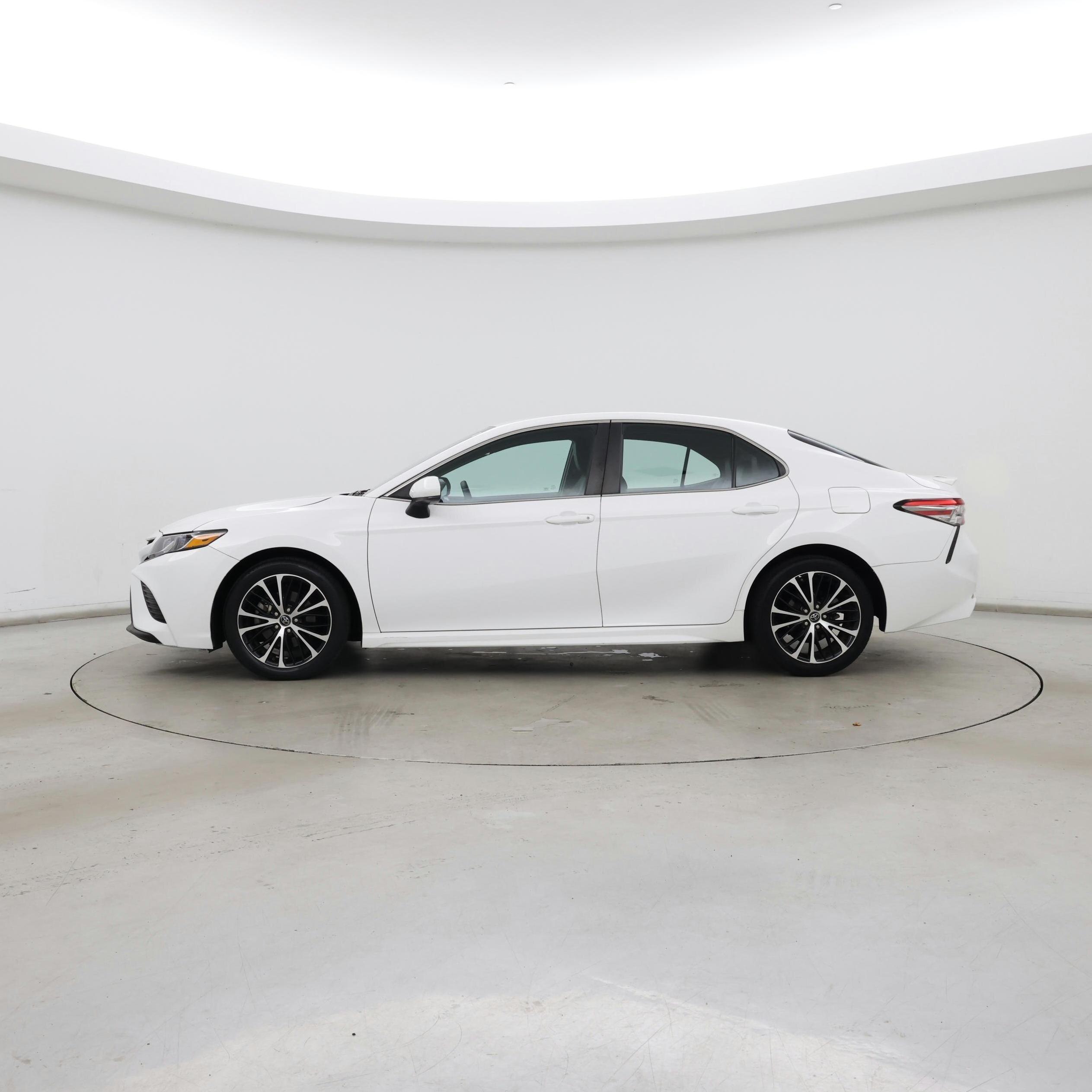 Thumbnail: 2018 Toyota Camry - 3