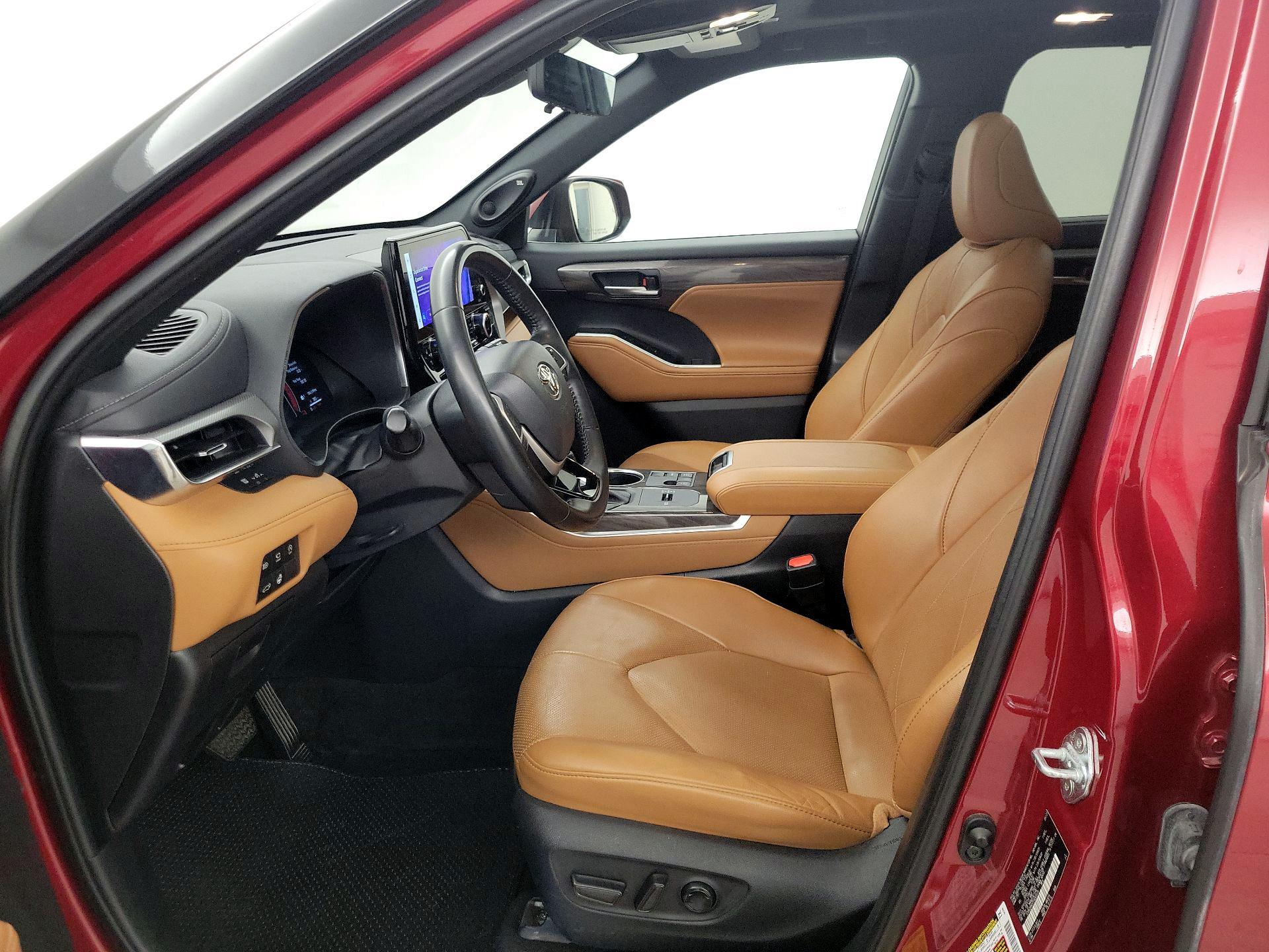 Thumbnail: 2023 Toyota Highlander - 11