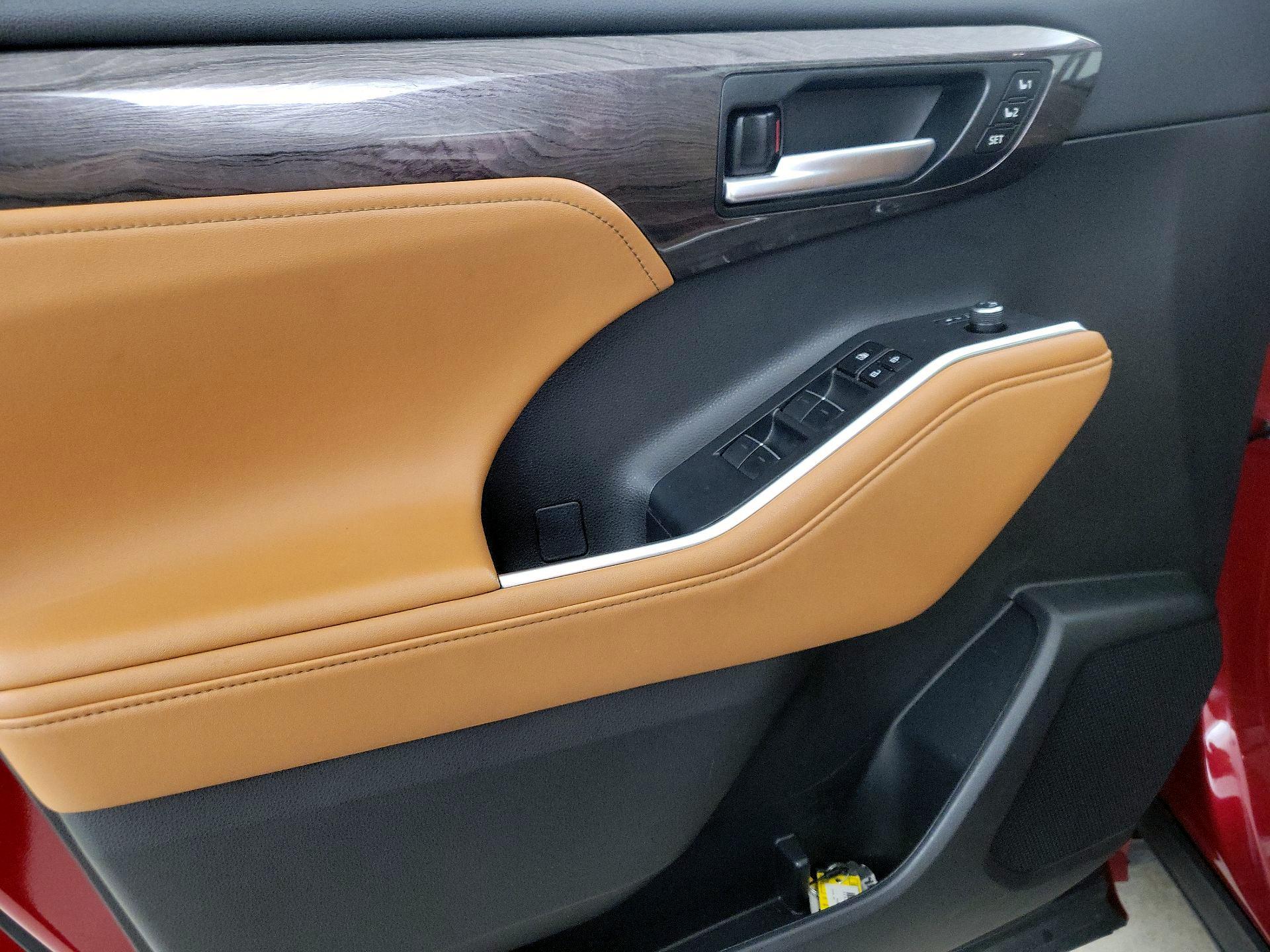 Thumbnail: 2023 Toyota Highlander - 12