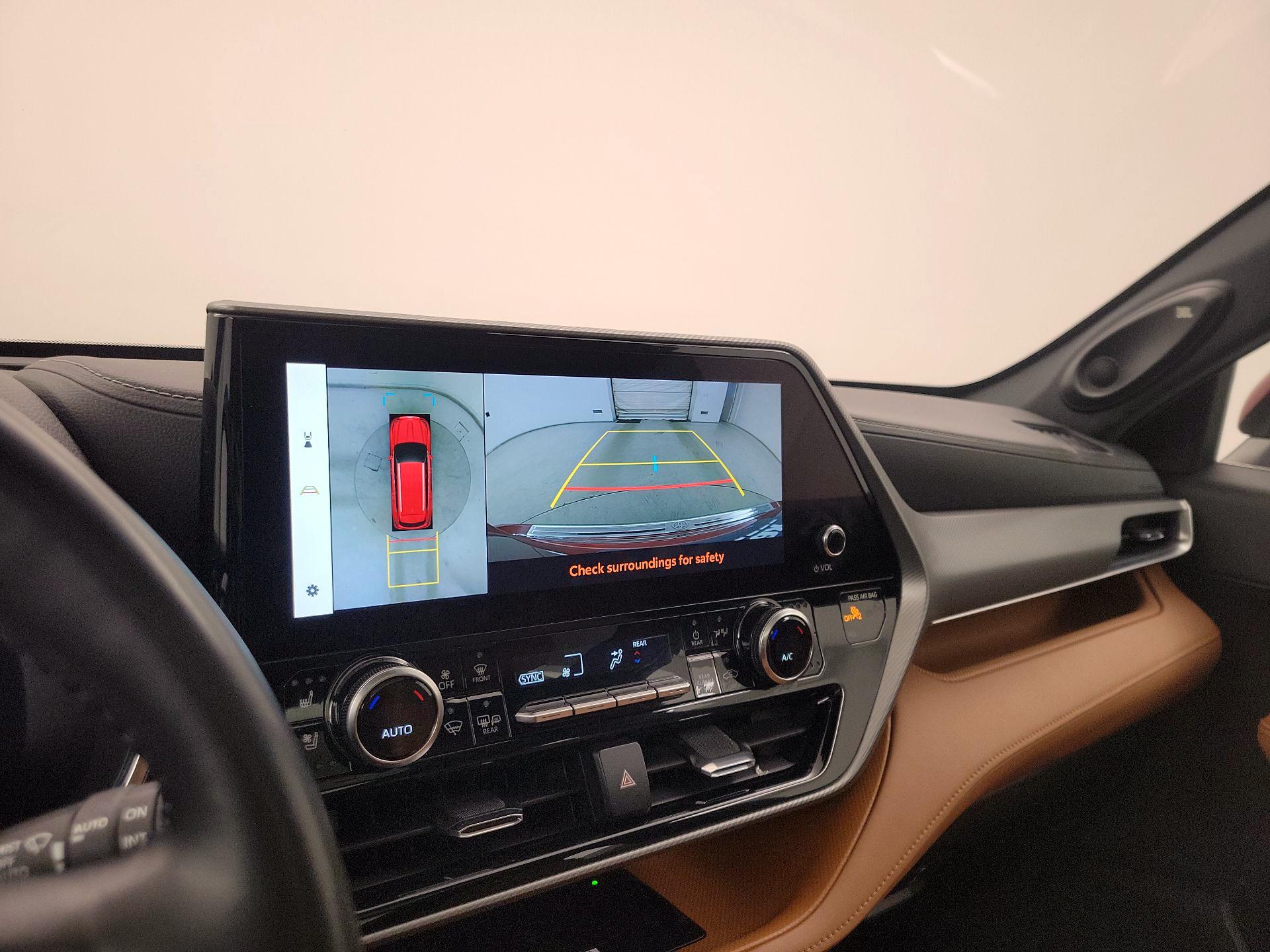 Thumbnail: 2023 Toyota Highlander - 14