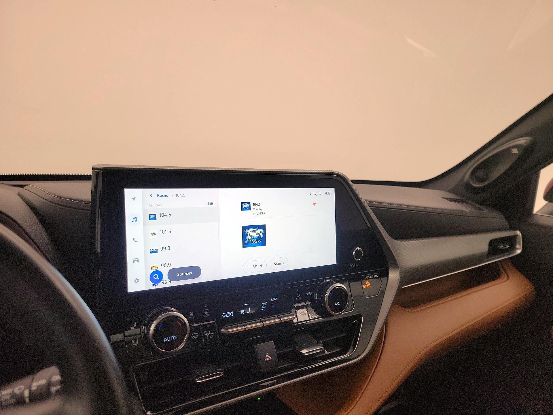 Thumbnail: 2023 Toyota Highlander - 15