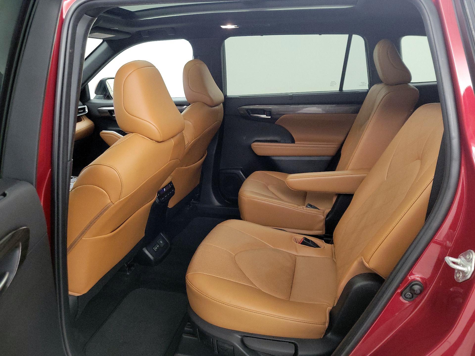 Thumbnail: 2023 Toyota Highlander - 20