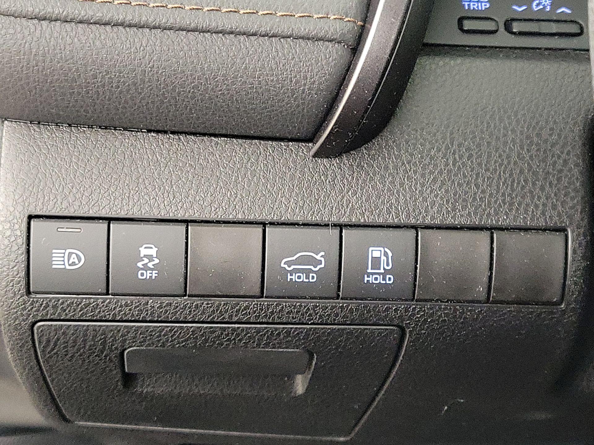 Thumbnail: 2020 Toyota Camry - 13