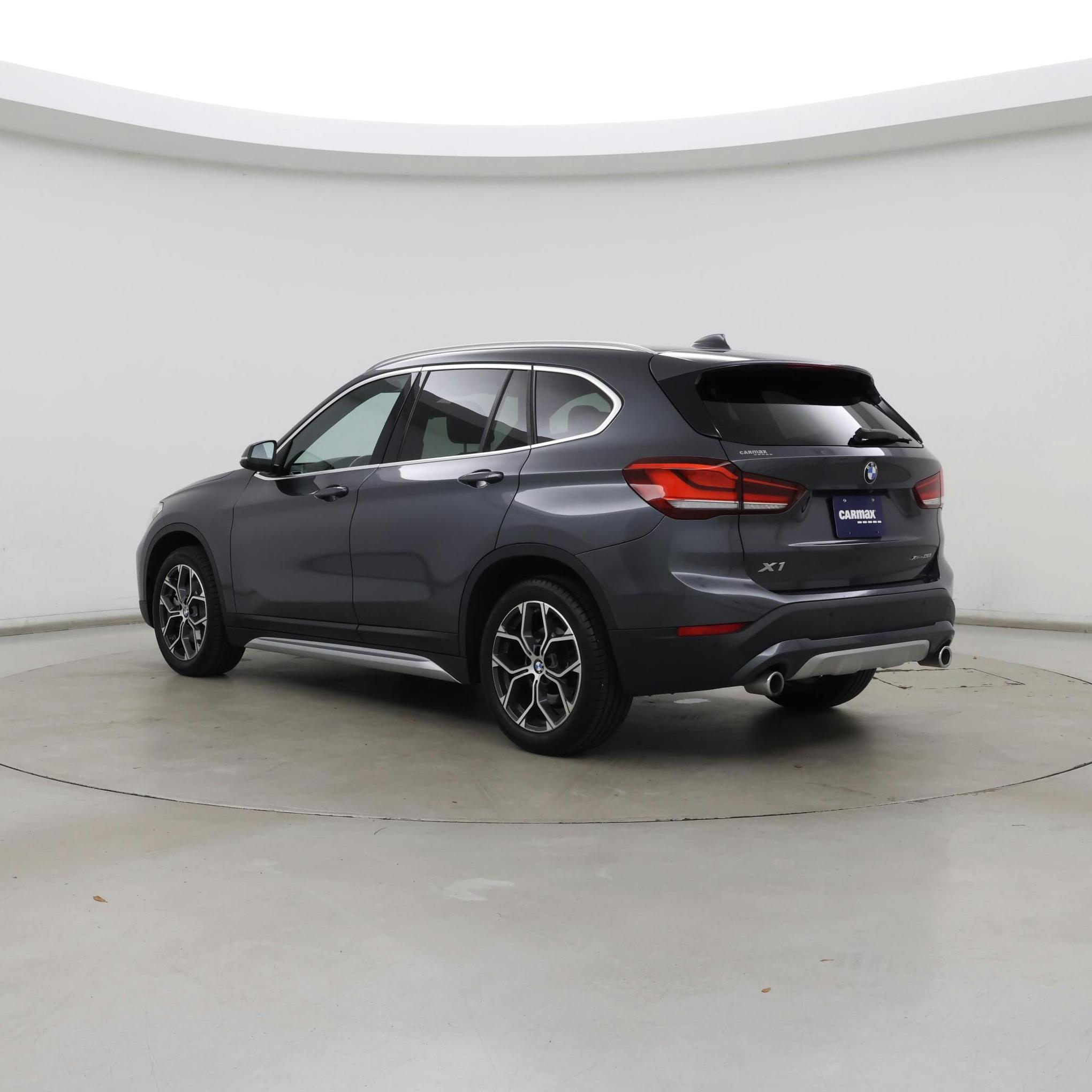 Thumbnail: 2021 BMW X1 - 2