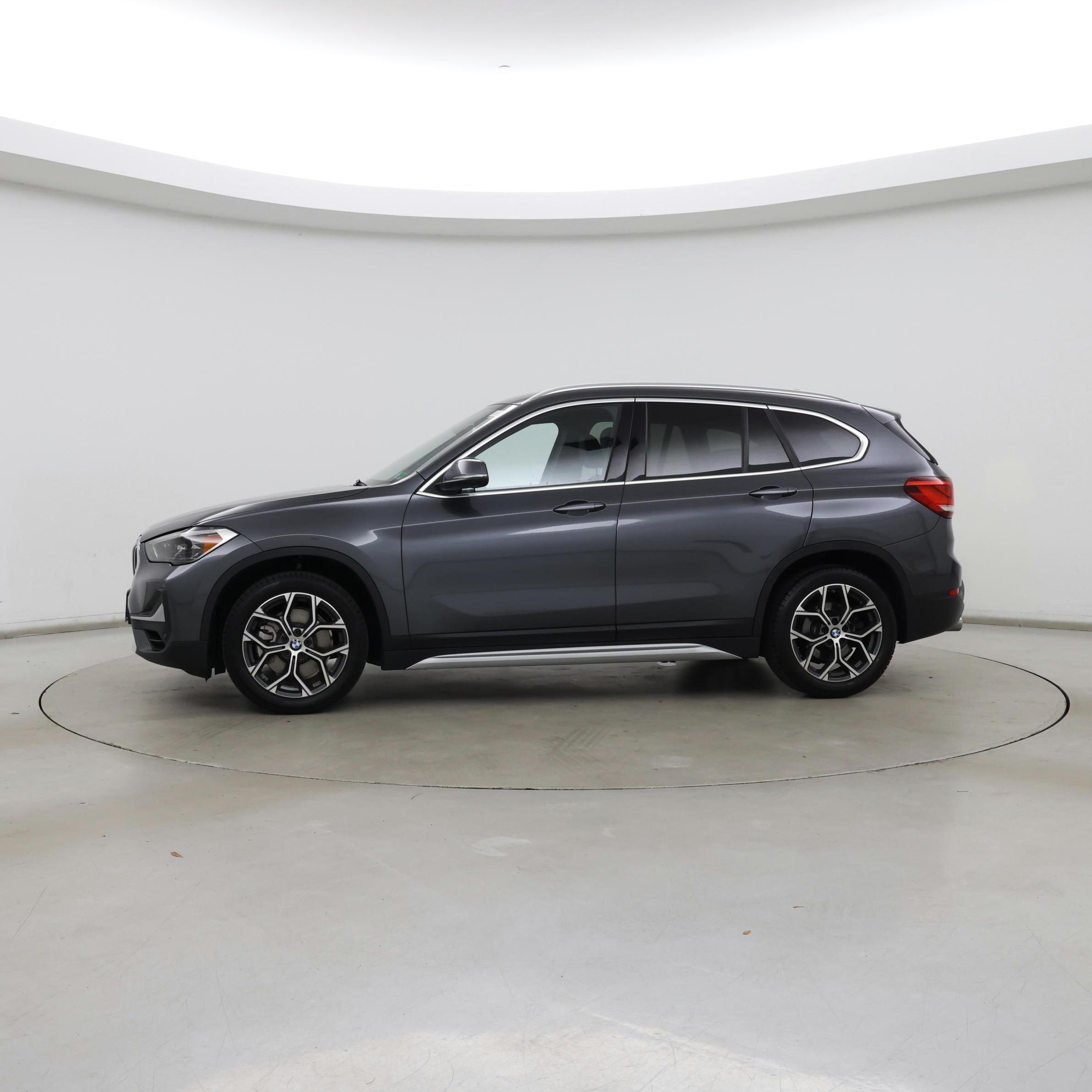 Thumbnail: 2021 BMW X1 - 3
