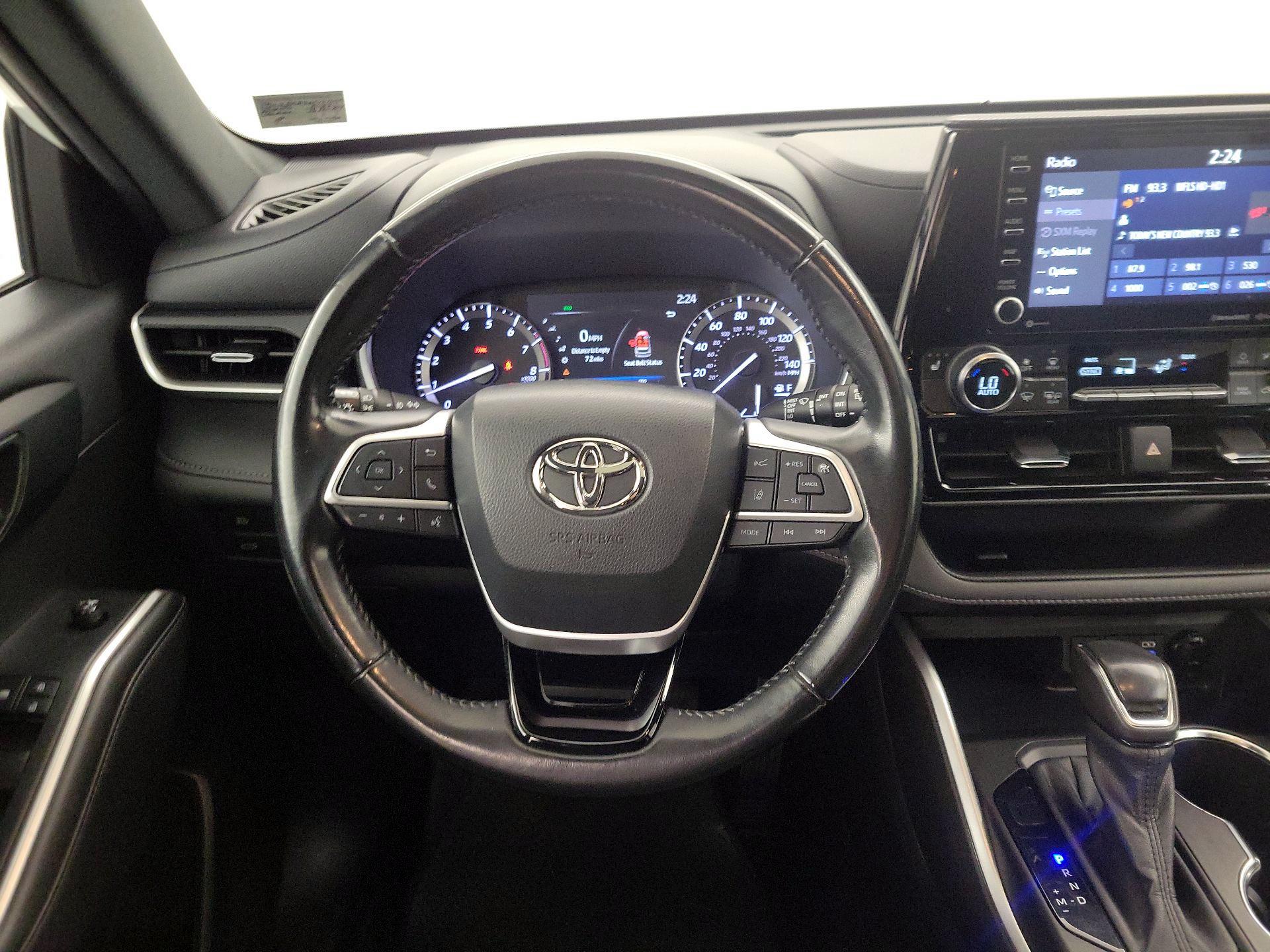 Thumbnail: 2022 Toyota Highlander - 10