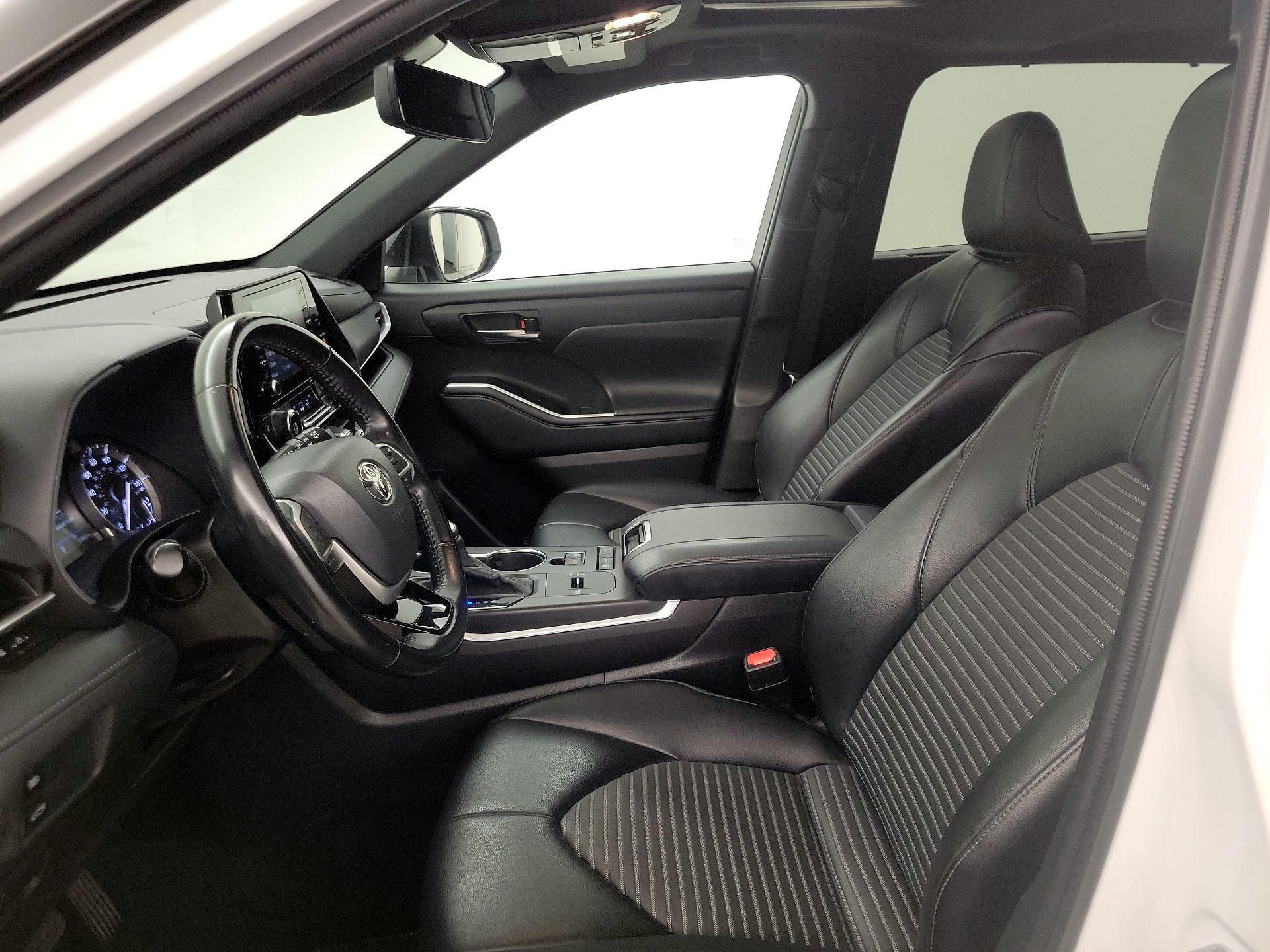 Thumbnail: 2022 Toyota Highlander - 11