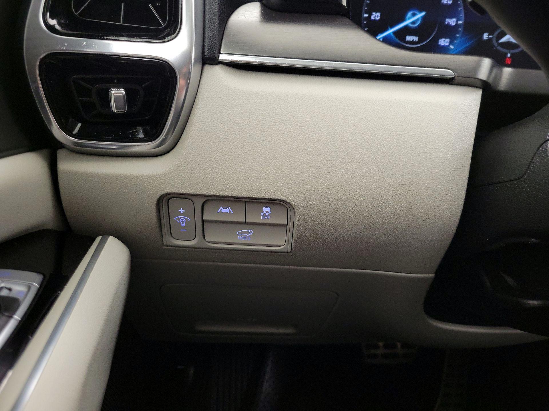 Thumbnail: 2023 Kia Sorento - 13