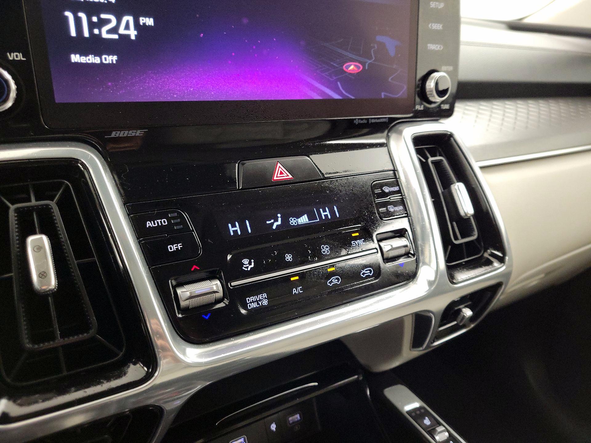 Thumbnail: 2023 Kia Sorento - 17