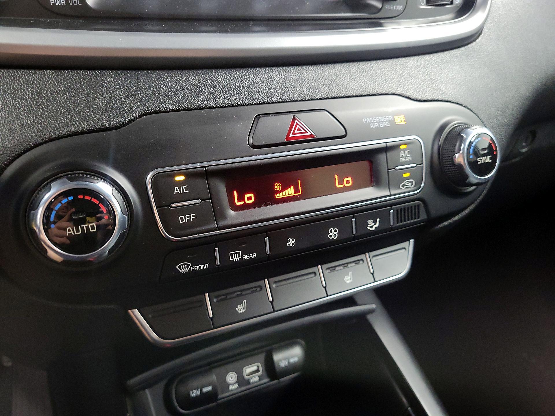 Thumbnail: 2019 Kia Sorento - 16
