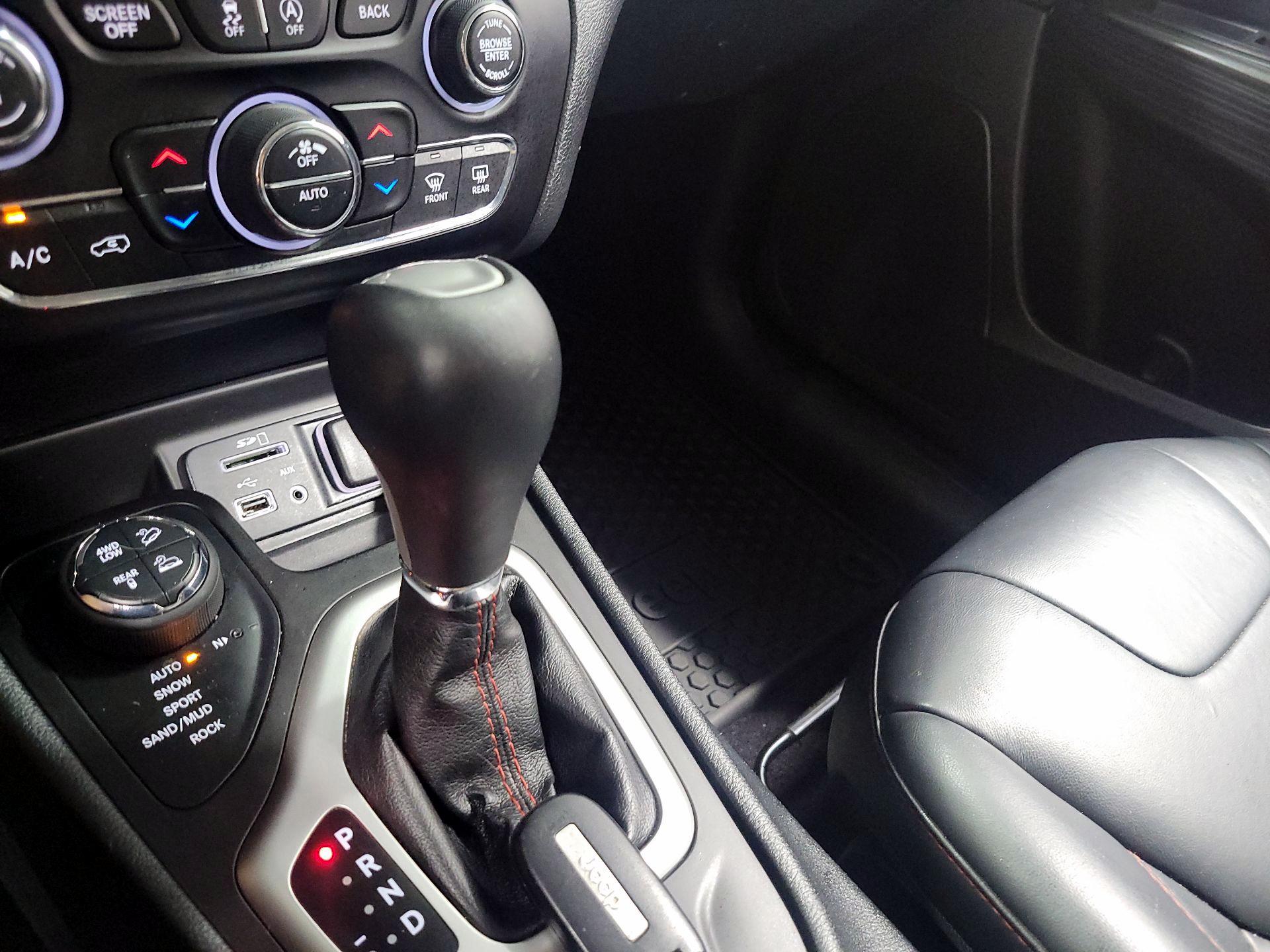 Thumbnail: 2016 Jeep Cherokee - 16