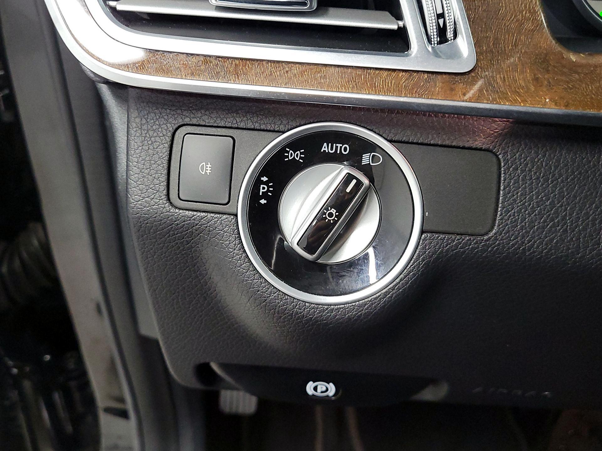 Thumbnail: 2014 Mercedes-Benz E-Class - 13