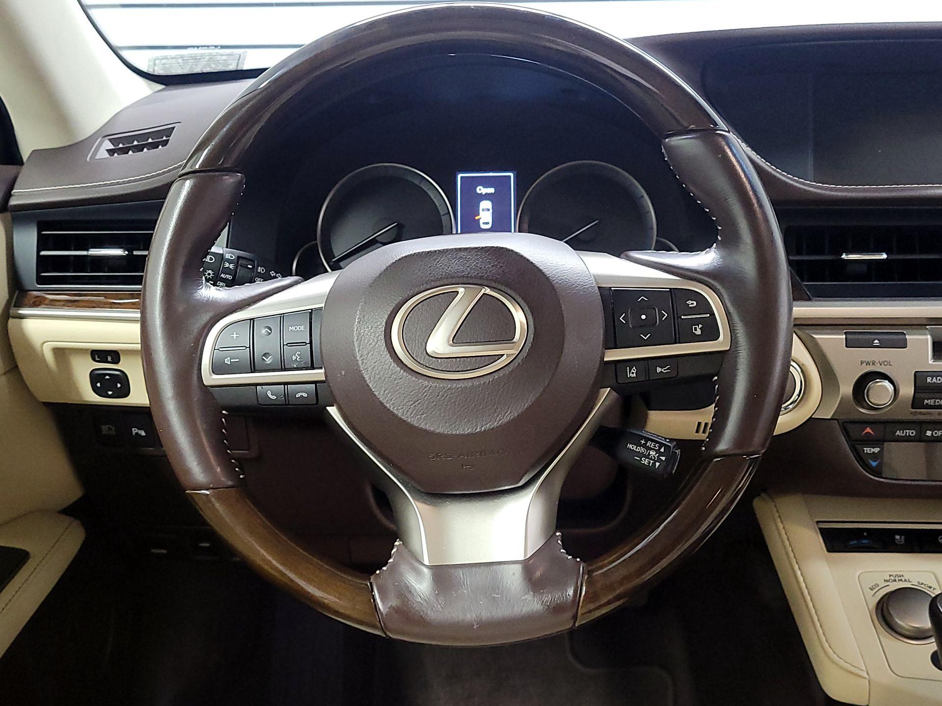 Thumbnail: 2016 Lexus ES - 10