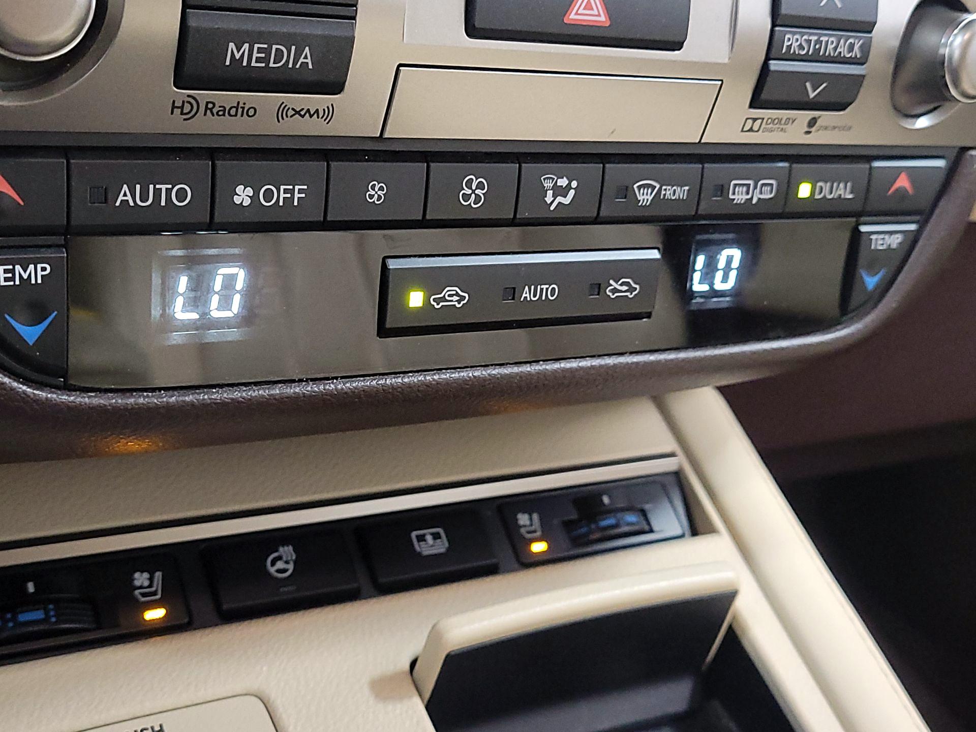 Thumbnail: 2016 Lexus ES - 15