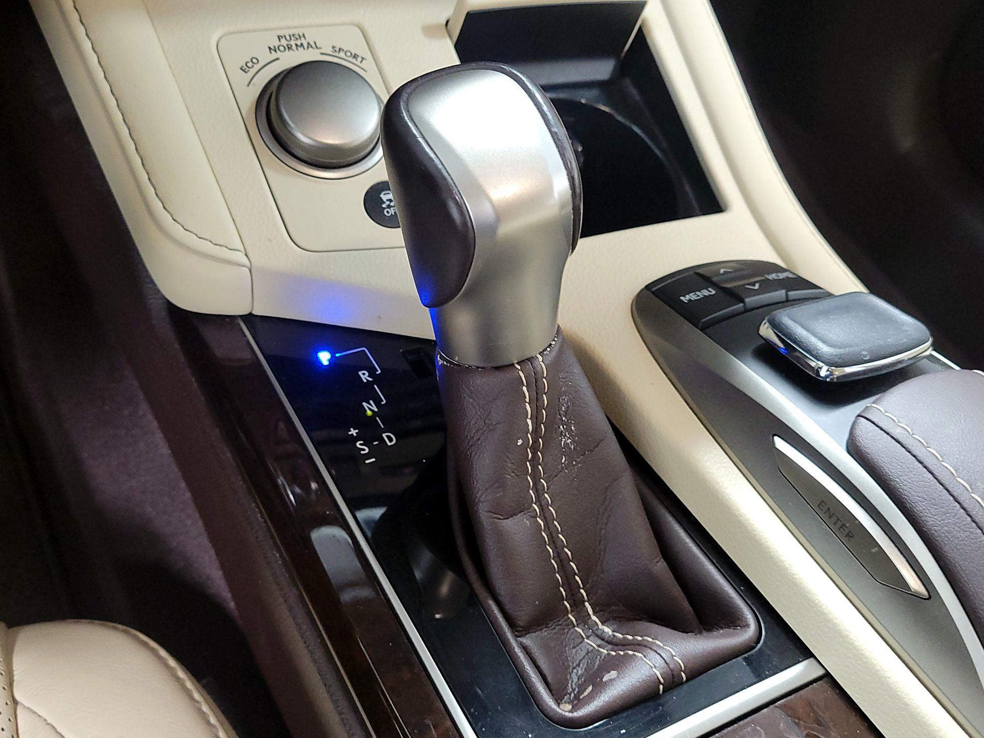 Thumbnail: 2016 Lexus ES - 16